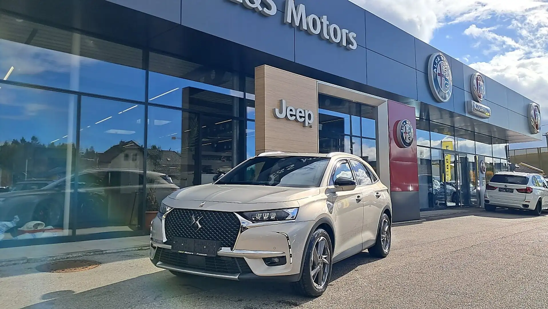 DS Automobiles DS 7 Crossback DS7 Crossback E-Tense 300 PHEV EAT8 4x4 Be Chic... Grau - 1