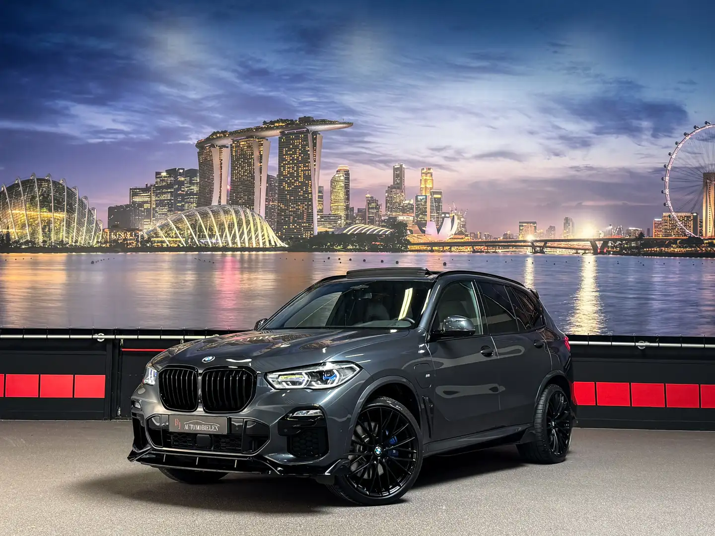 BMW X5 xDrive45e |Skylounge|Laser|M stoelen|Trekhaak|INCL Gris - 1