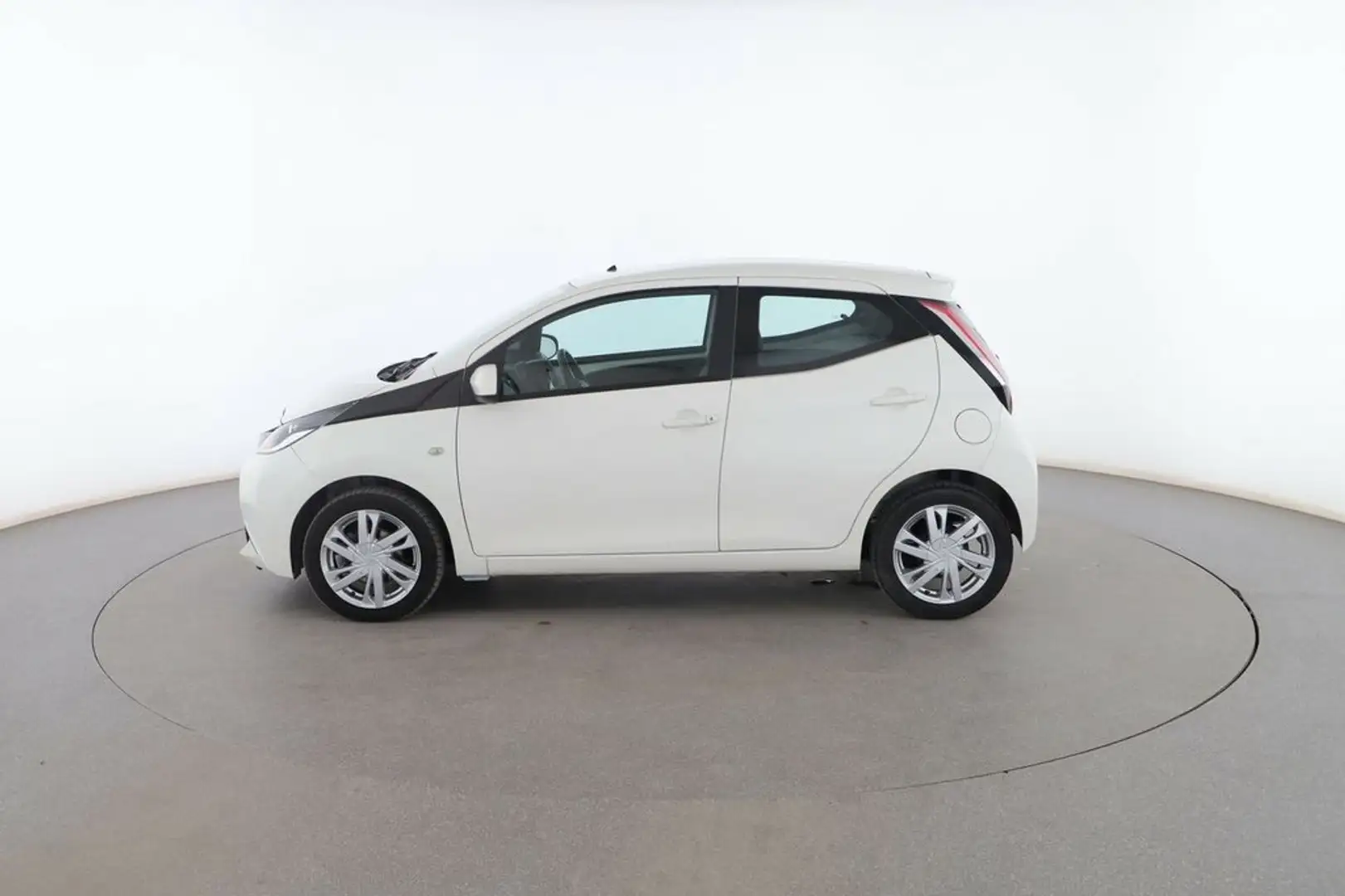 Toyota Aygo 1.0 X-Play Blanco - 2