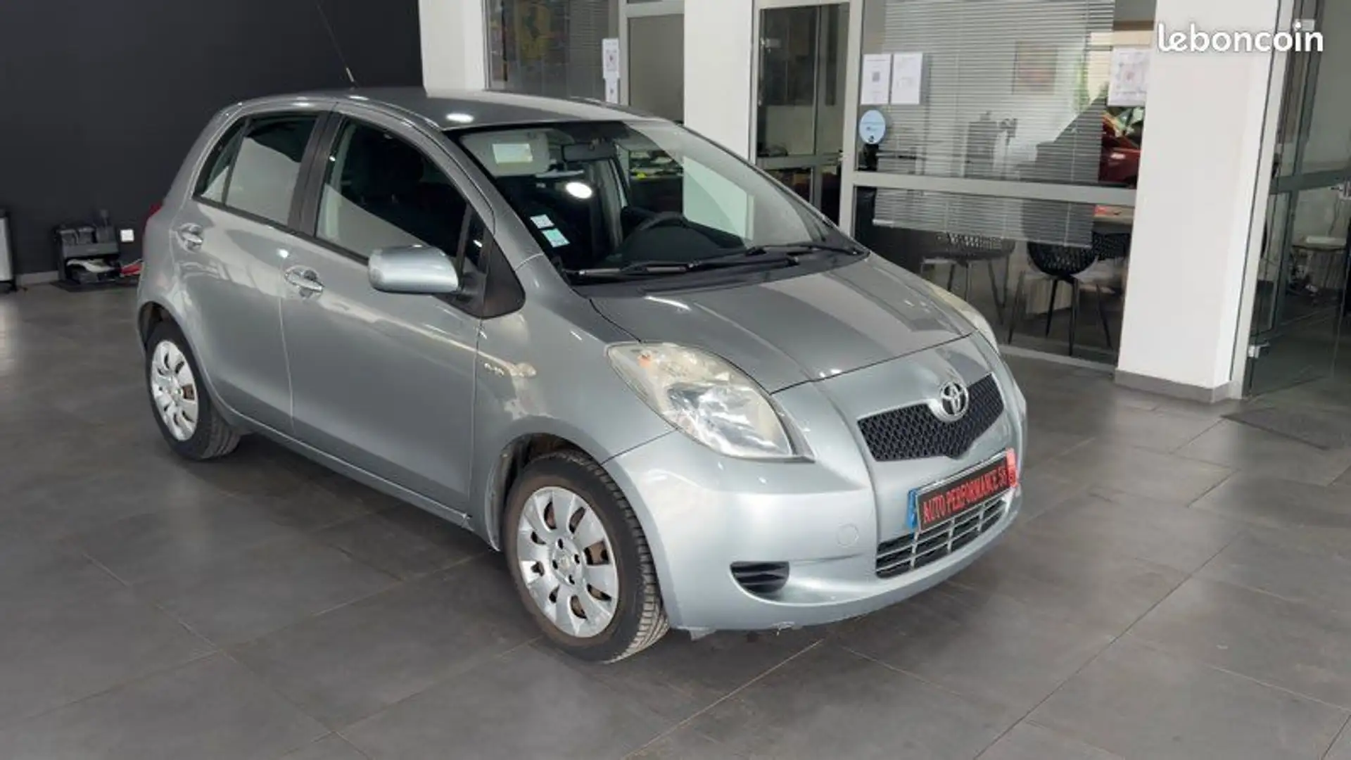 Toyota Yaris D4D 90CH PACK CLIM Gris - 2