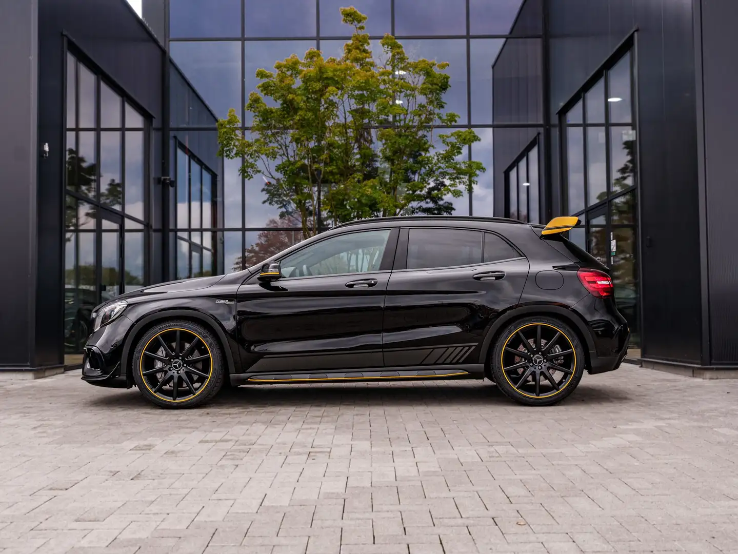 Mercedes-Benz GLA 45 AMG 4-Matic - ACC - sportuitlaat - 360° camera - Zwart - 2