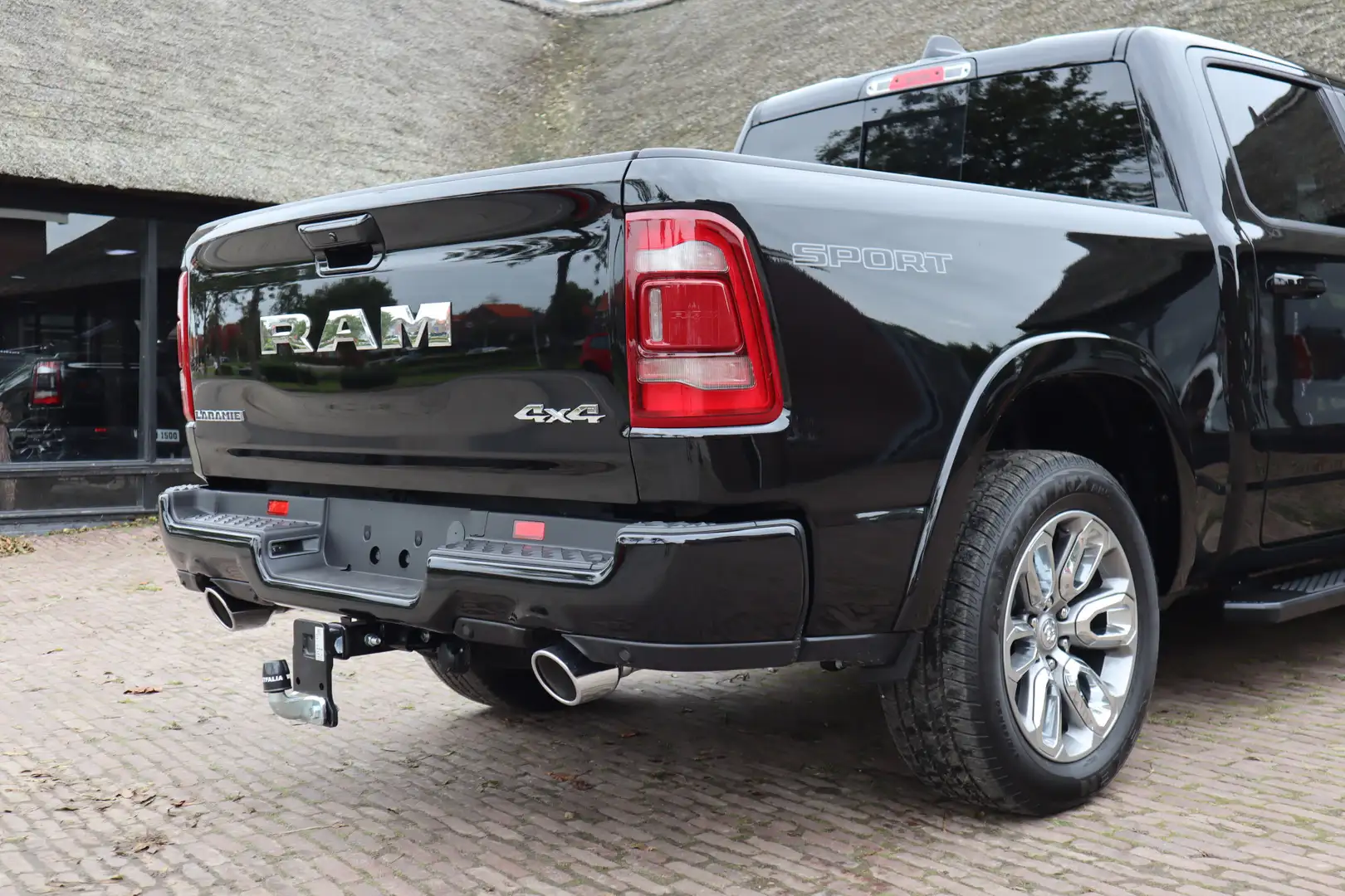 Dodge RAM 1500 3.6 V6 eTorque LARAMIE | ALL-IN PRIJS | VOORR Černá - 2