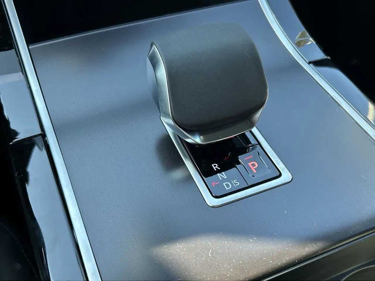 Land Rover Range Rover Velar снимка Land Rover Range Rover Velar
