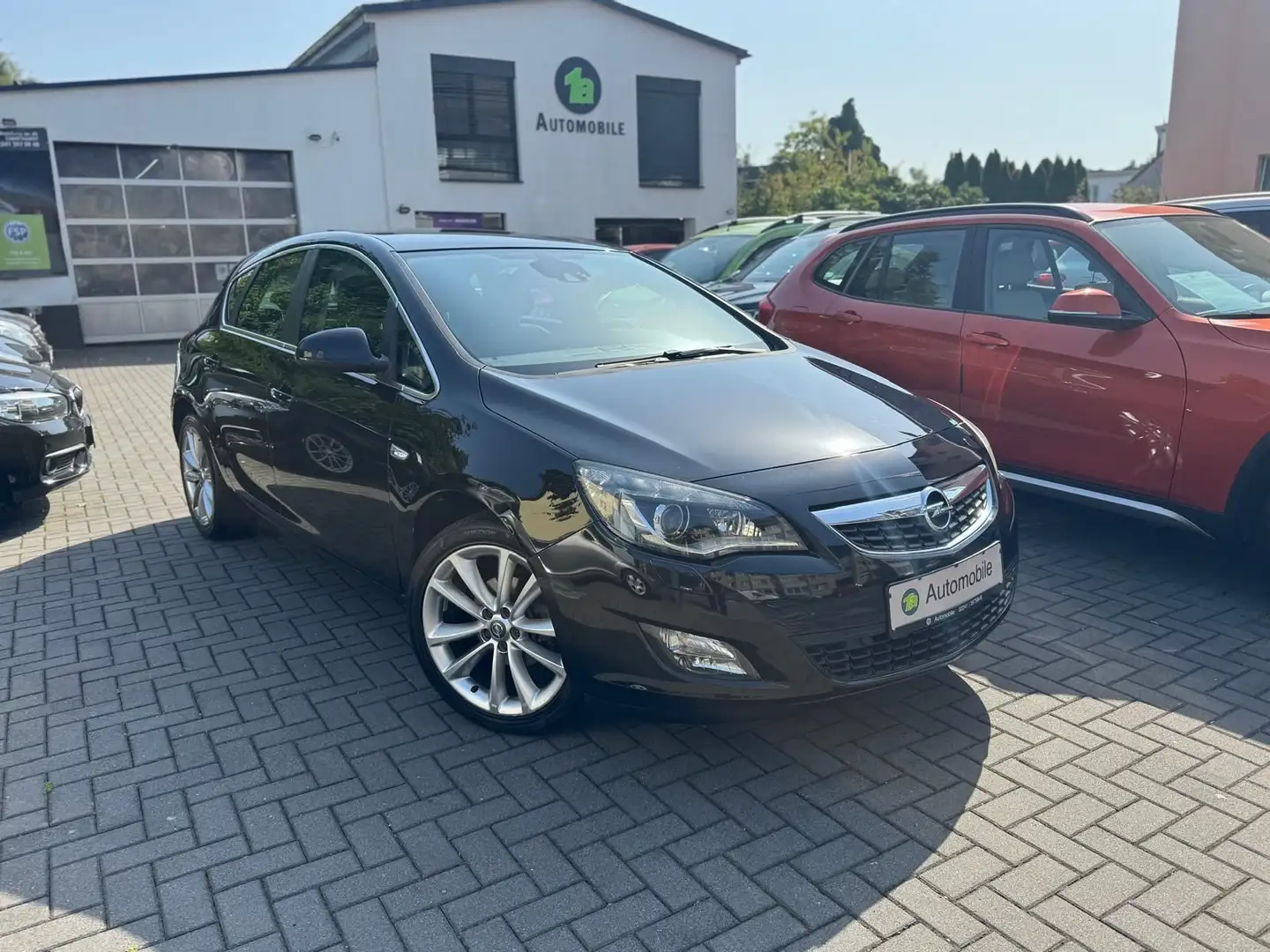 Opel Astra J Lim. Sport*NAVI*PDC*XENON*SHZ*TEMPOMAT Schwarz - 1