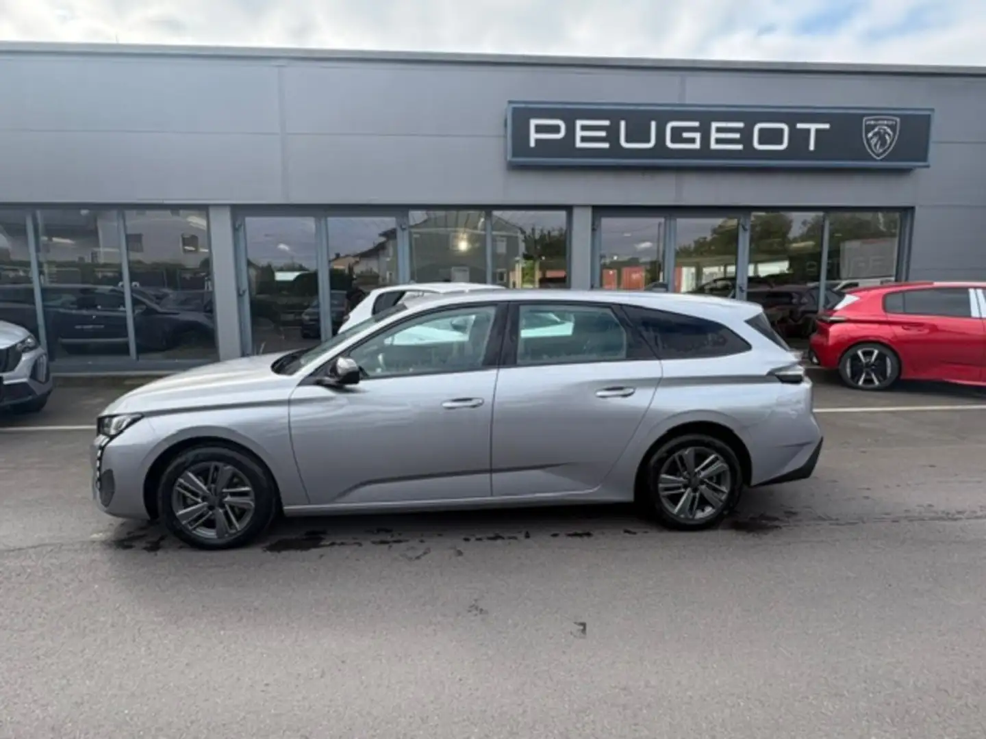 Peugeot 308 SW Active Pack Pure Tech 130PS MT6 Grau - 2