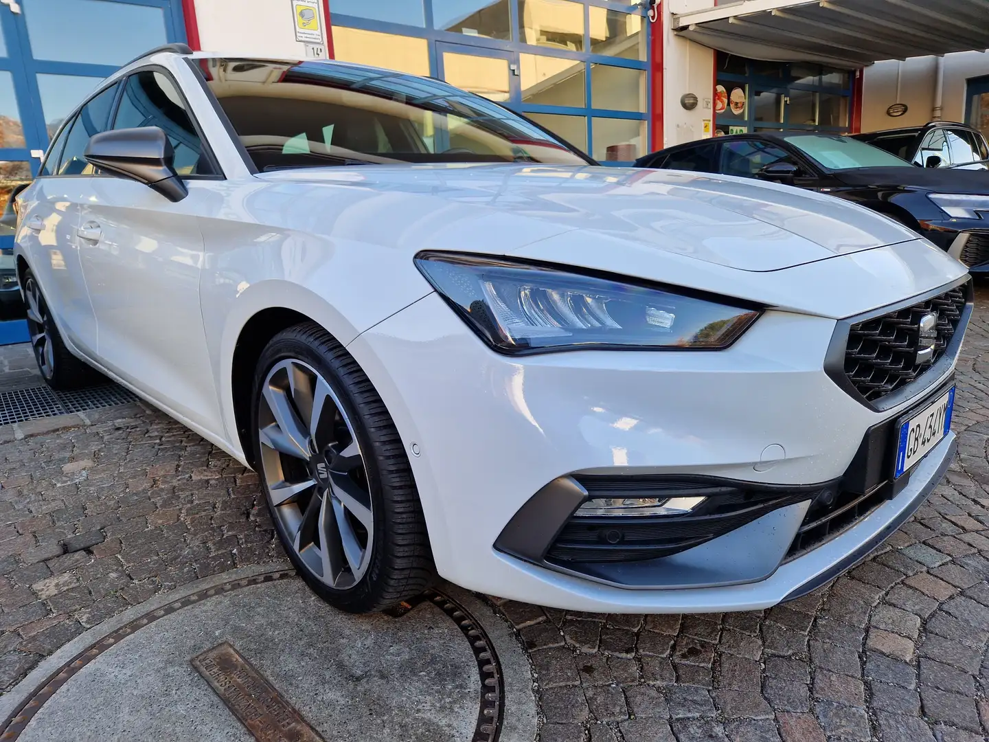 SEAT Leon 2.0 TDI 150Cv SportsTourer FR DSG ACC LED VirCock Blanco - 2