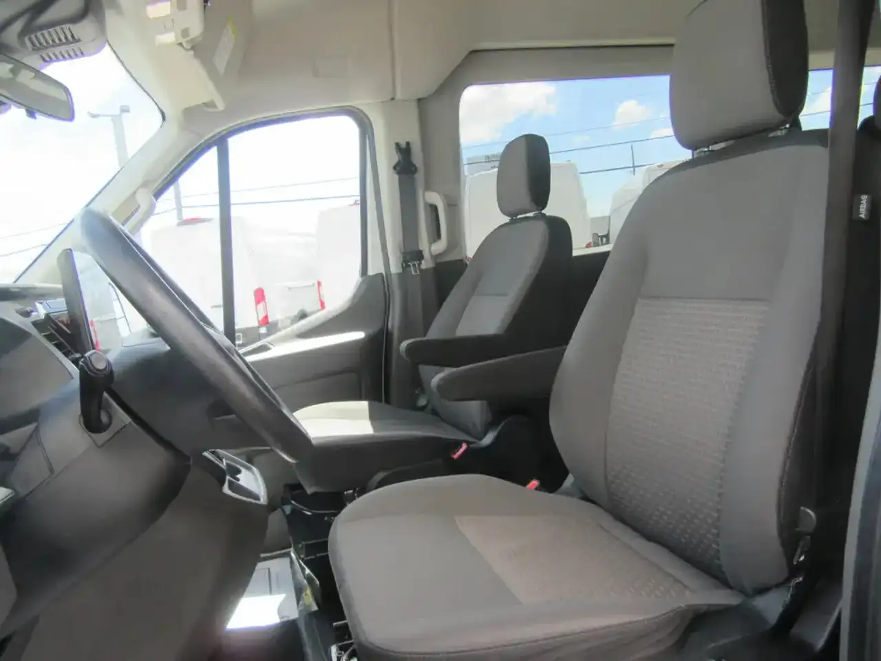 Ford Transit Passenger Wagon снимка Ford Transit Passenger Wagon