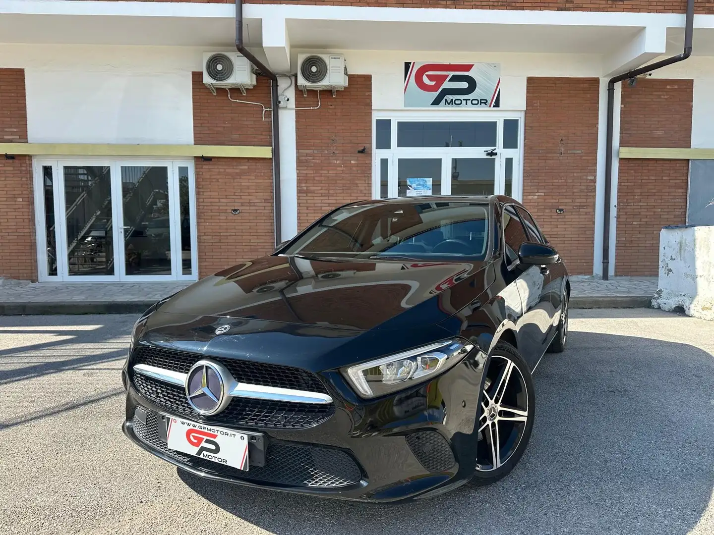 Mercedes-Benz A 180 *1.4*116CV*AUTOMATICA*CAR PLAY*FULL OPTIONAL* Чорний - 1