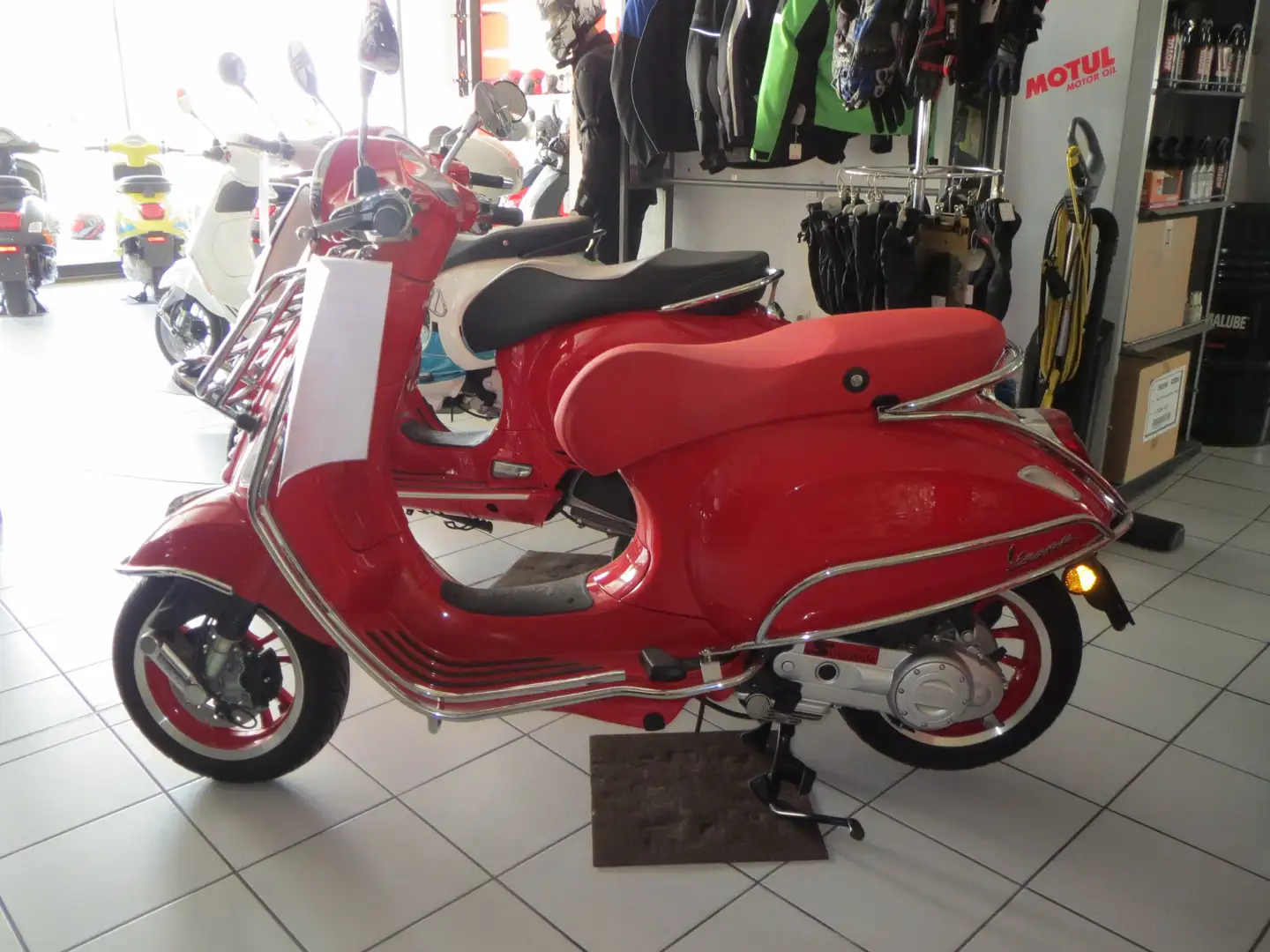 Vespa Primavera RED 50 mit Zusatzchromteile Rot - 1