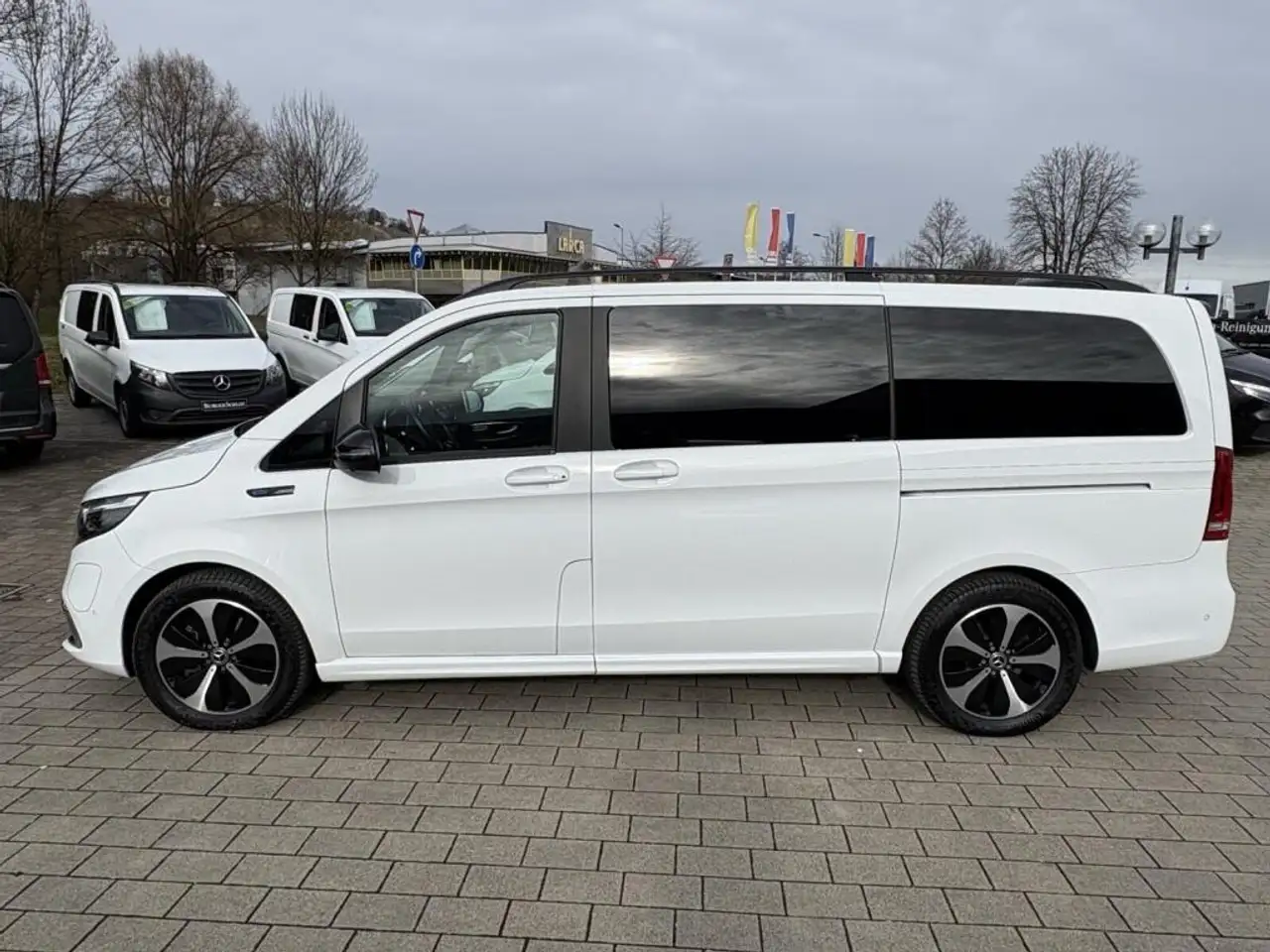 Mercedes-Benz EQV 300 Lang 6-Sitze Distronic 360° LED Navi 360 8