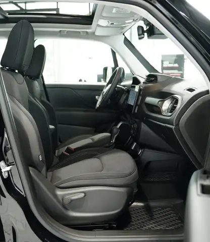 Jeep Renegade view 15
