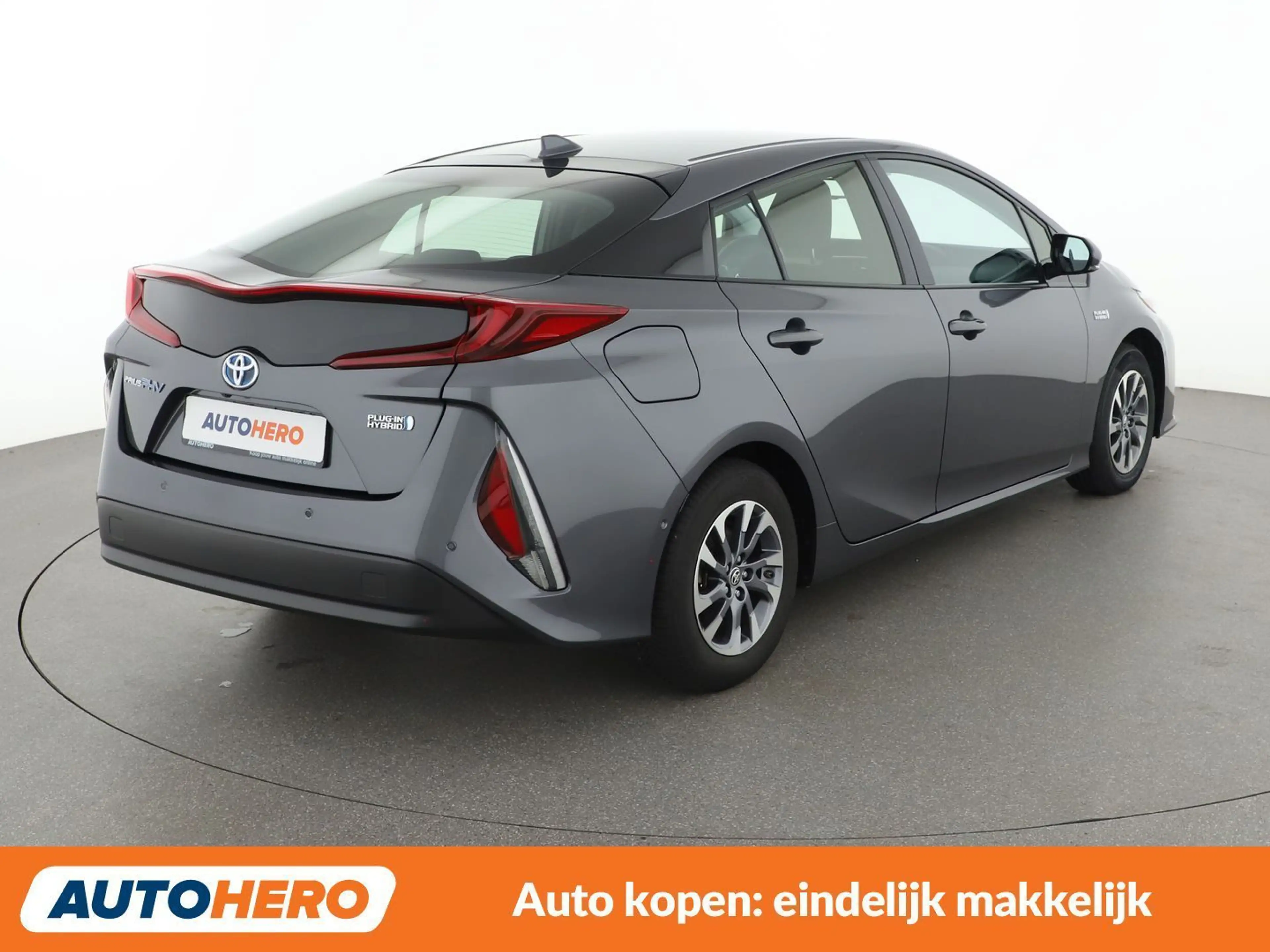 Toyota Prius 1.8 Plug-in Hybrid Comfort — photo 6