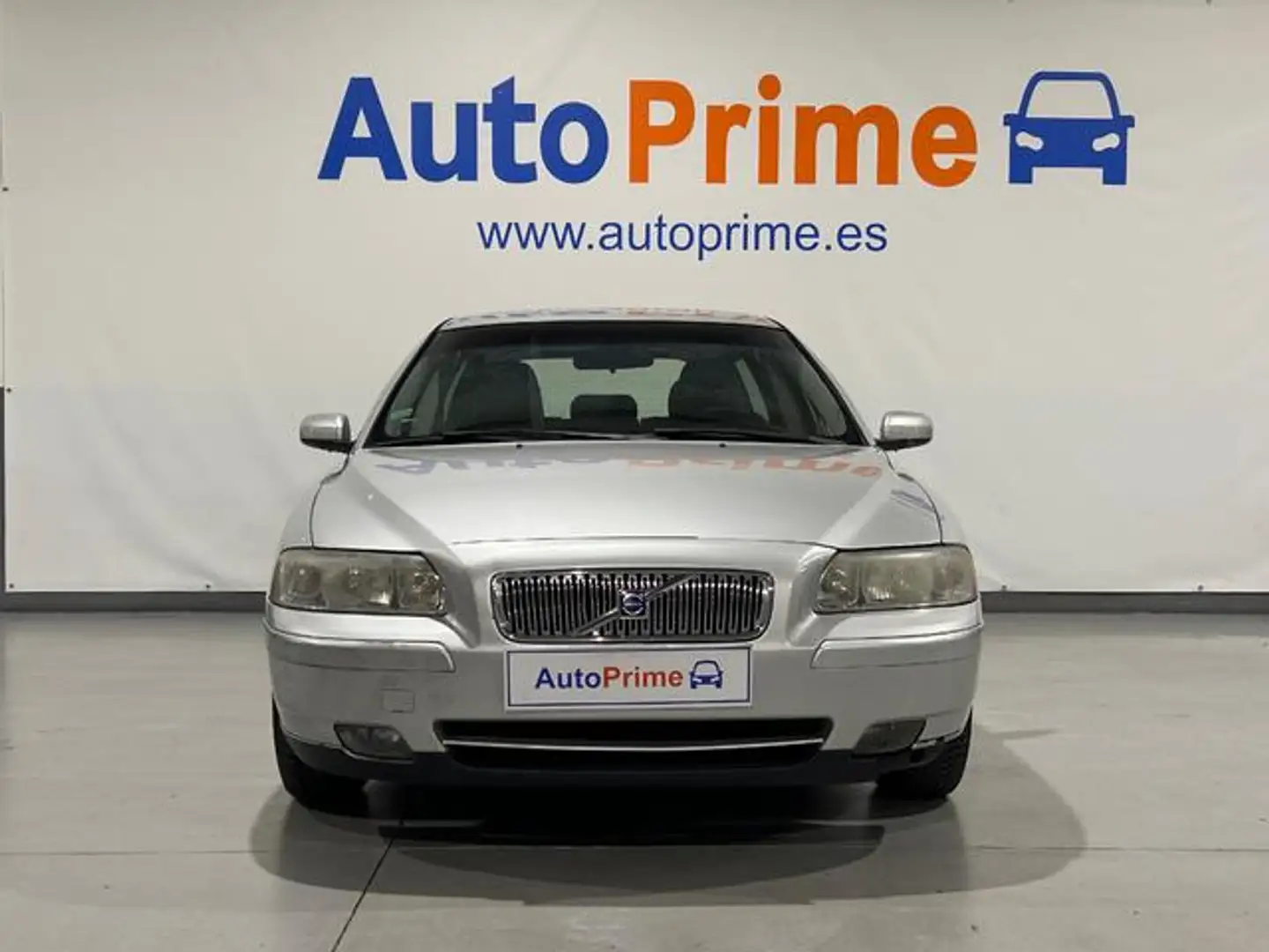Volvo V70 2.4 Momentum Plateado - 2