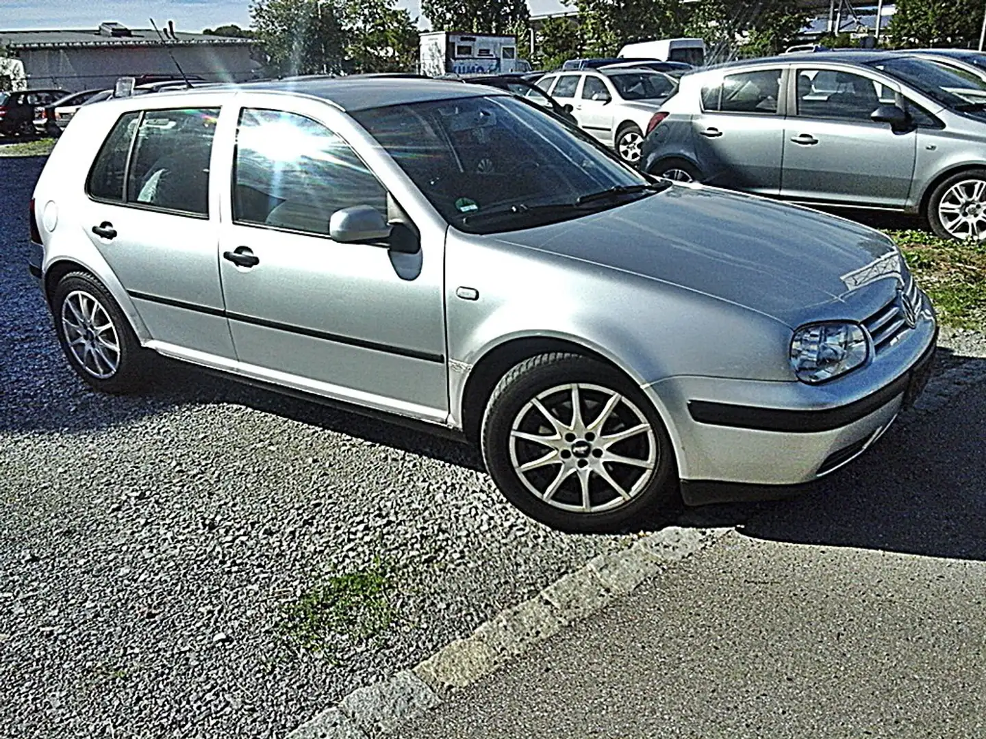 Volkswagen Golf IV 1.6I Special/TÜV neu/met+AHK+Klima+Zv /5 trg Argent - 1