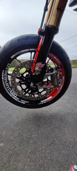 Ducati Hypermotard 698 - foto 4