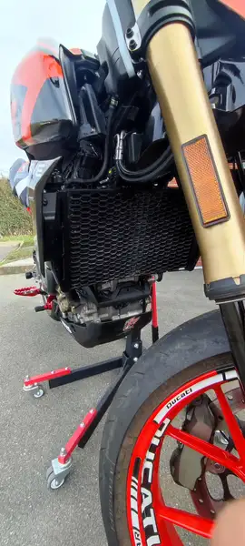 Ducati Hypermotard 698 - foto 6