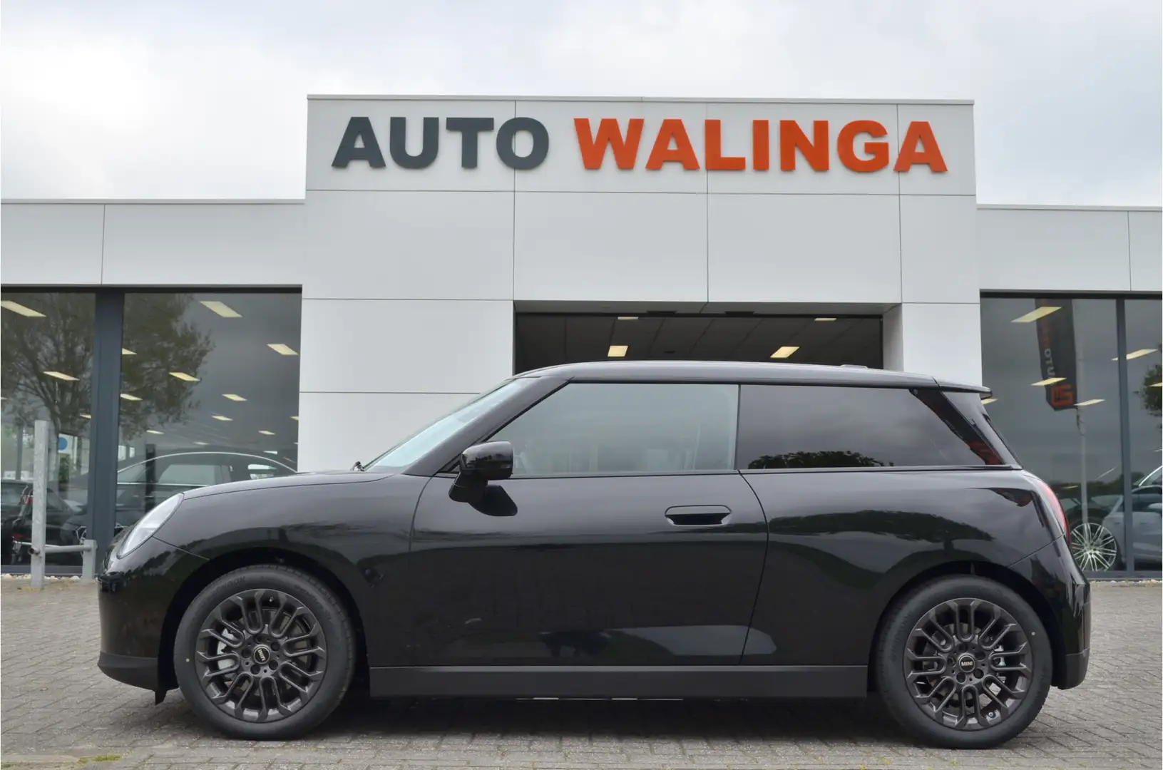 MINI Sonstige Mini Electric E Blackyard 40.7 kWh NIEUWE AUTO! St Schwarz - 2
