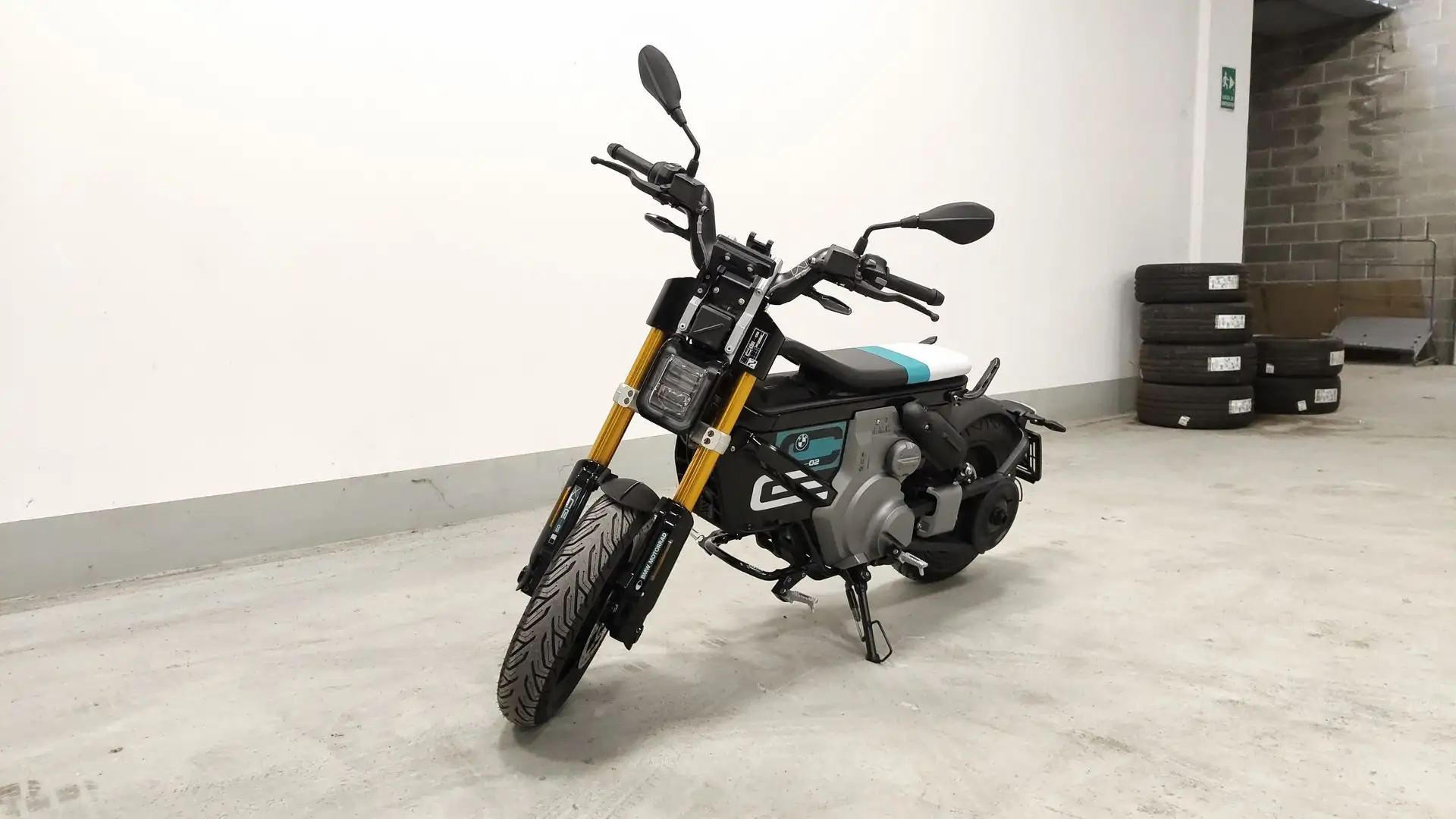 BMW CE 02 Schwarz - 2