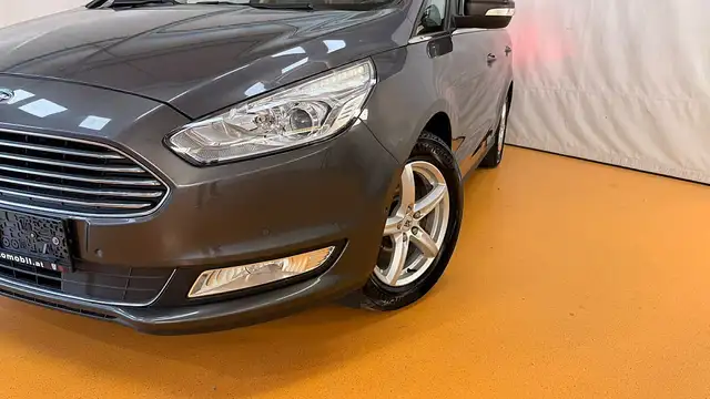 Ford Galaxy view 9