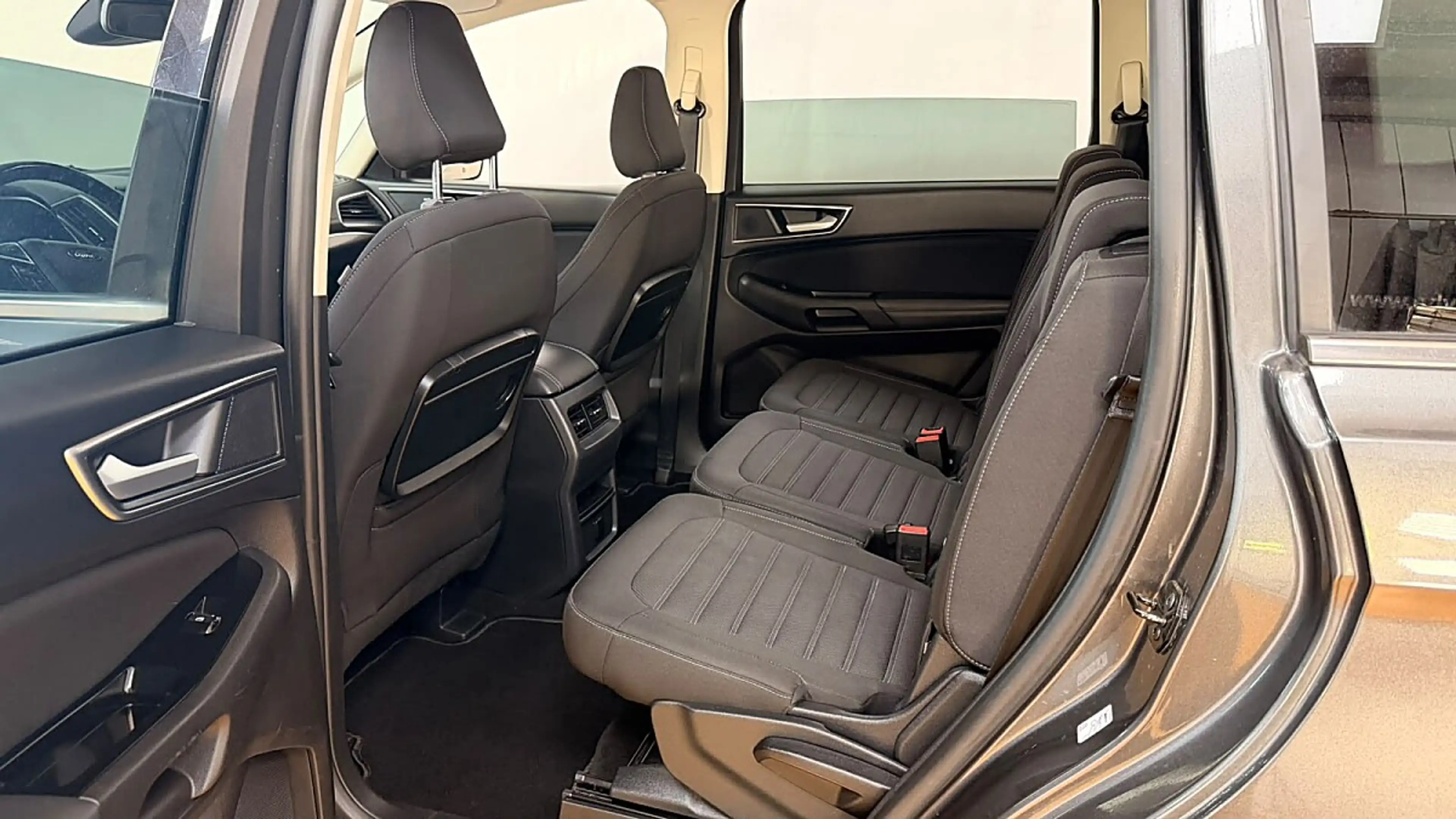 Ford Galaxy 2,0 EcoBlue SCR Titanium — photo 4