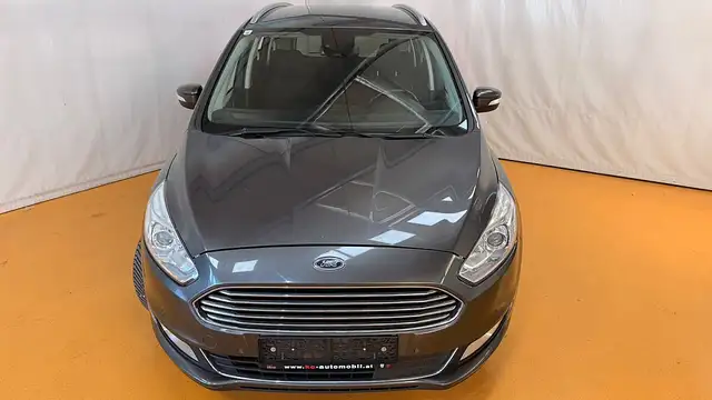 Ford Galaxy view 10