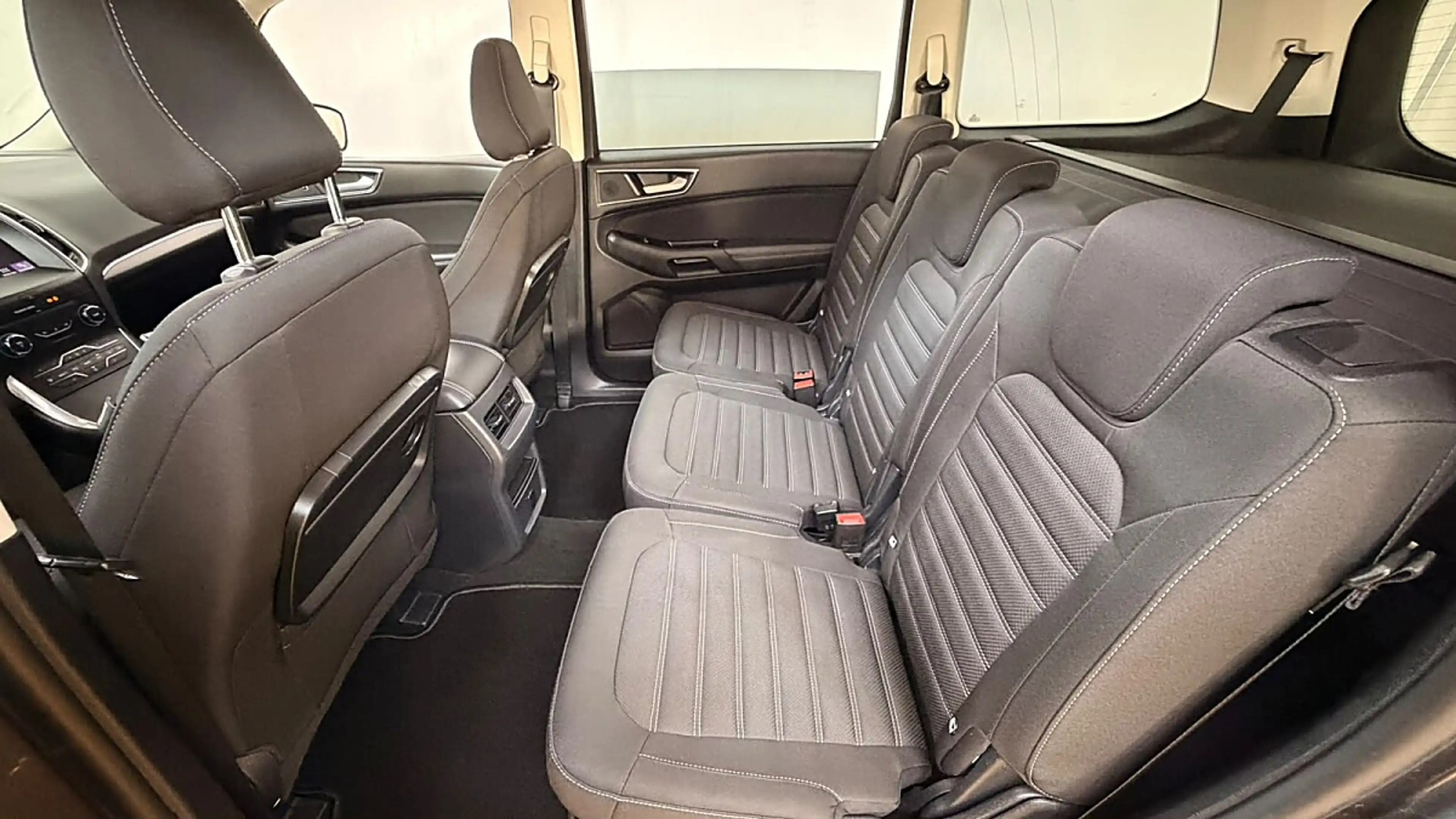 Ford Galaxy 2,0 EcoBlue SCR Titanium — photo 38