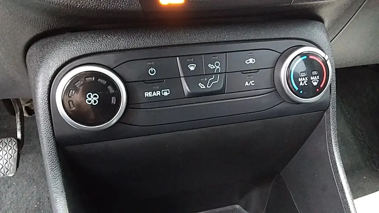 Ford Fiesta Active — photo 19