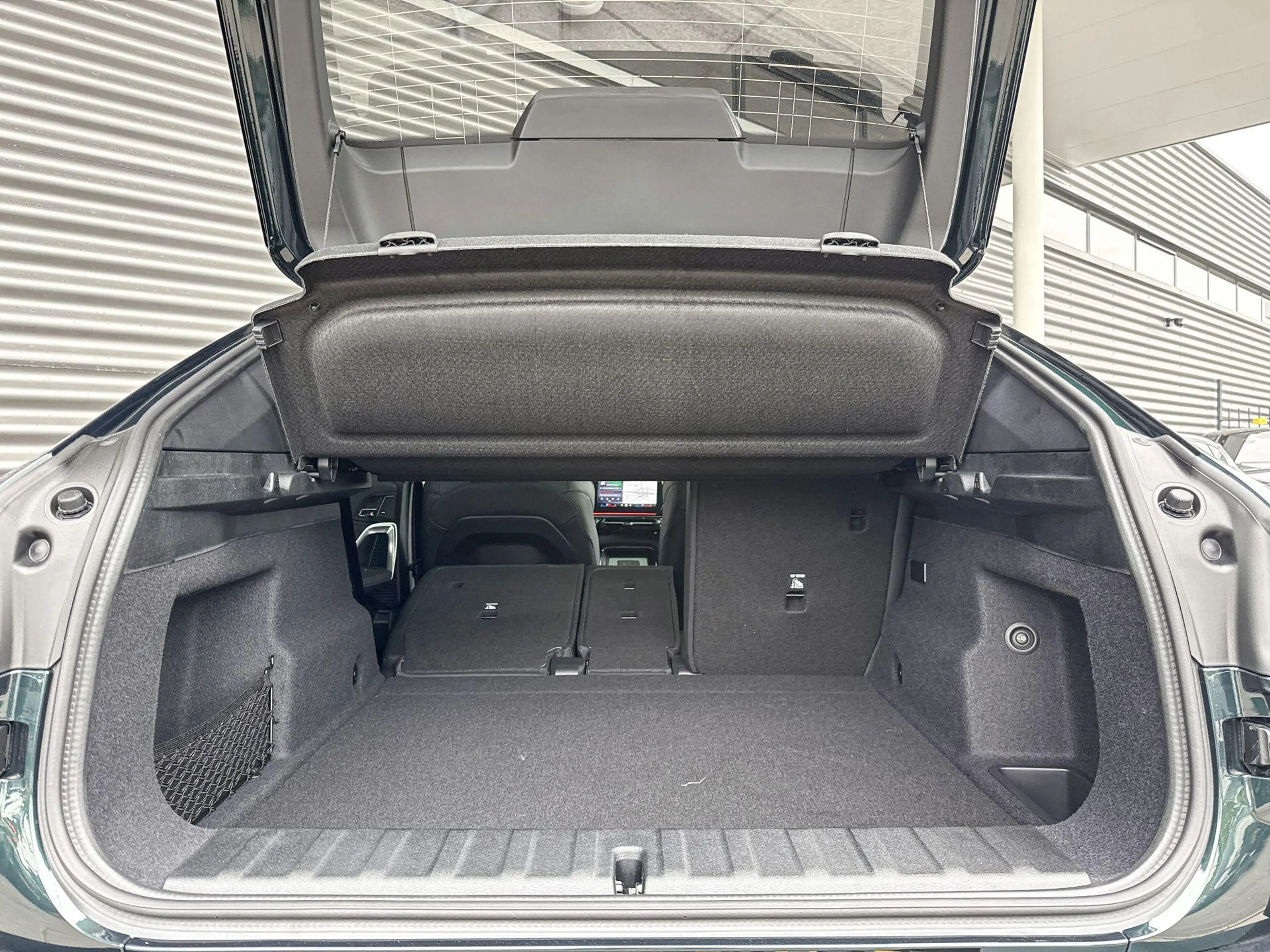 BMW iX2 eDrive20 67 kWh M Sport Edition — photo 11