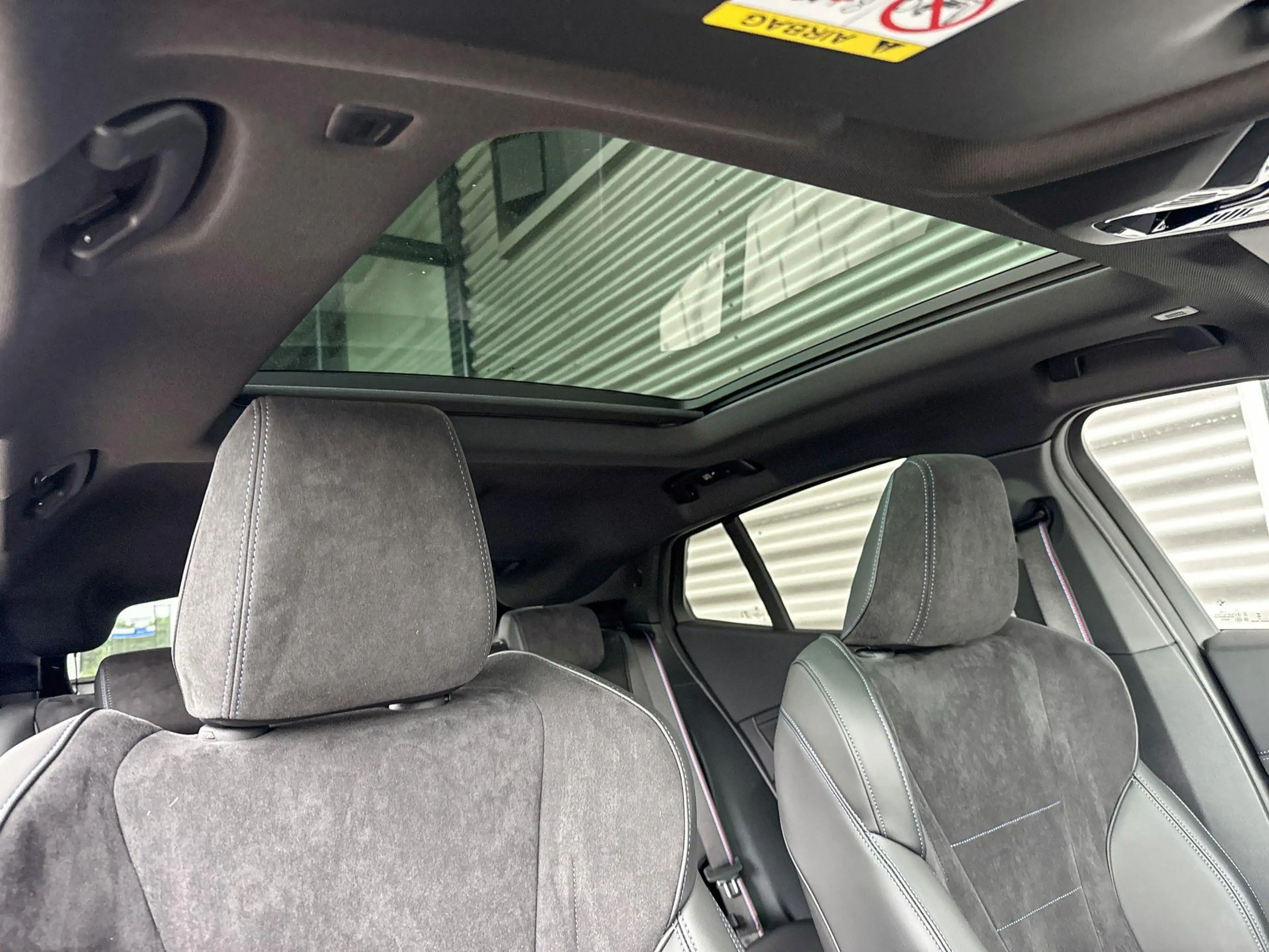 BMW iX2 eDrive20 67 kWh M Sport Edition — photo 7