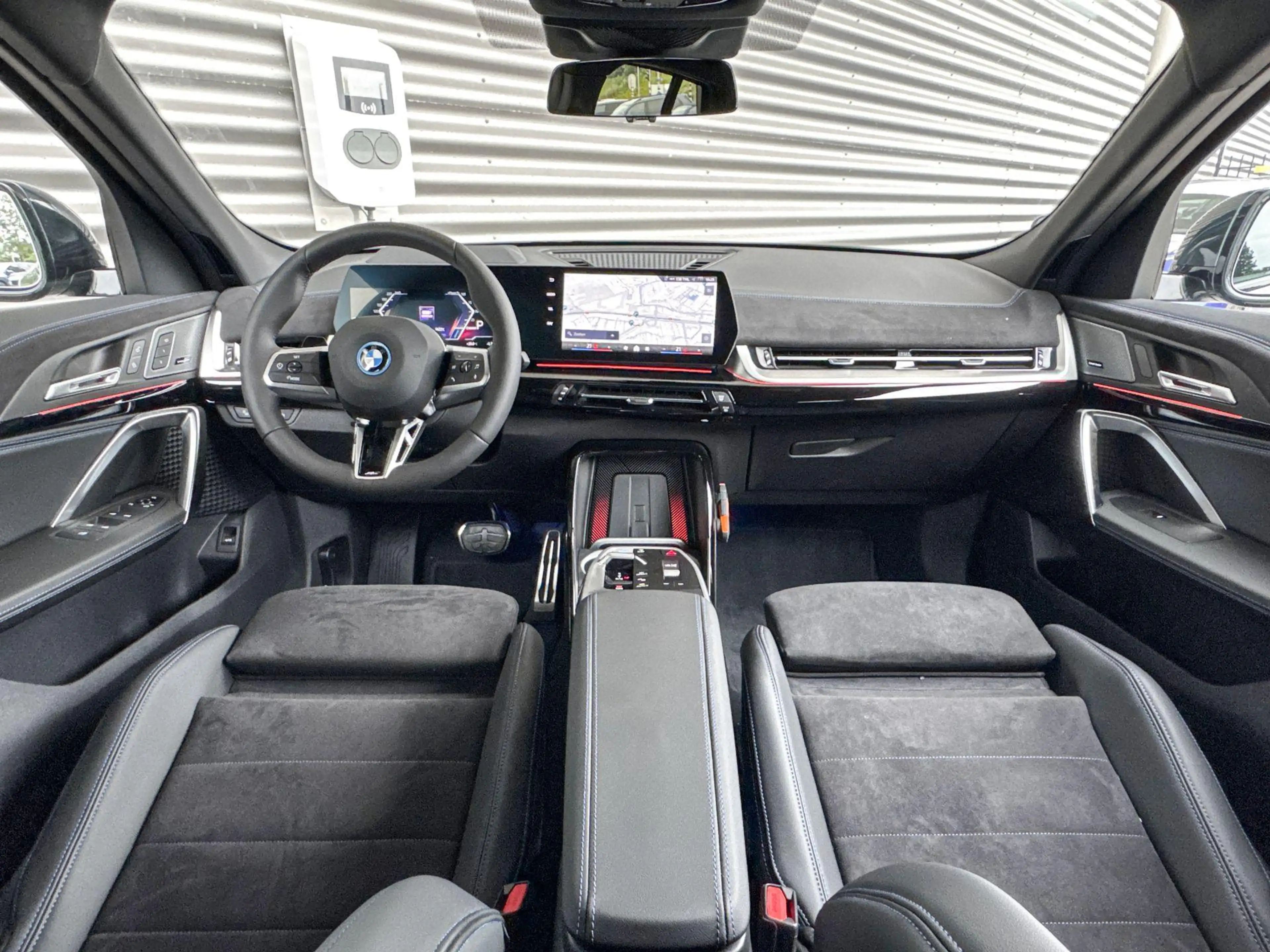 BMW iX2 eDrive20 67 kWh M Sport Edition — photo 15