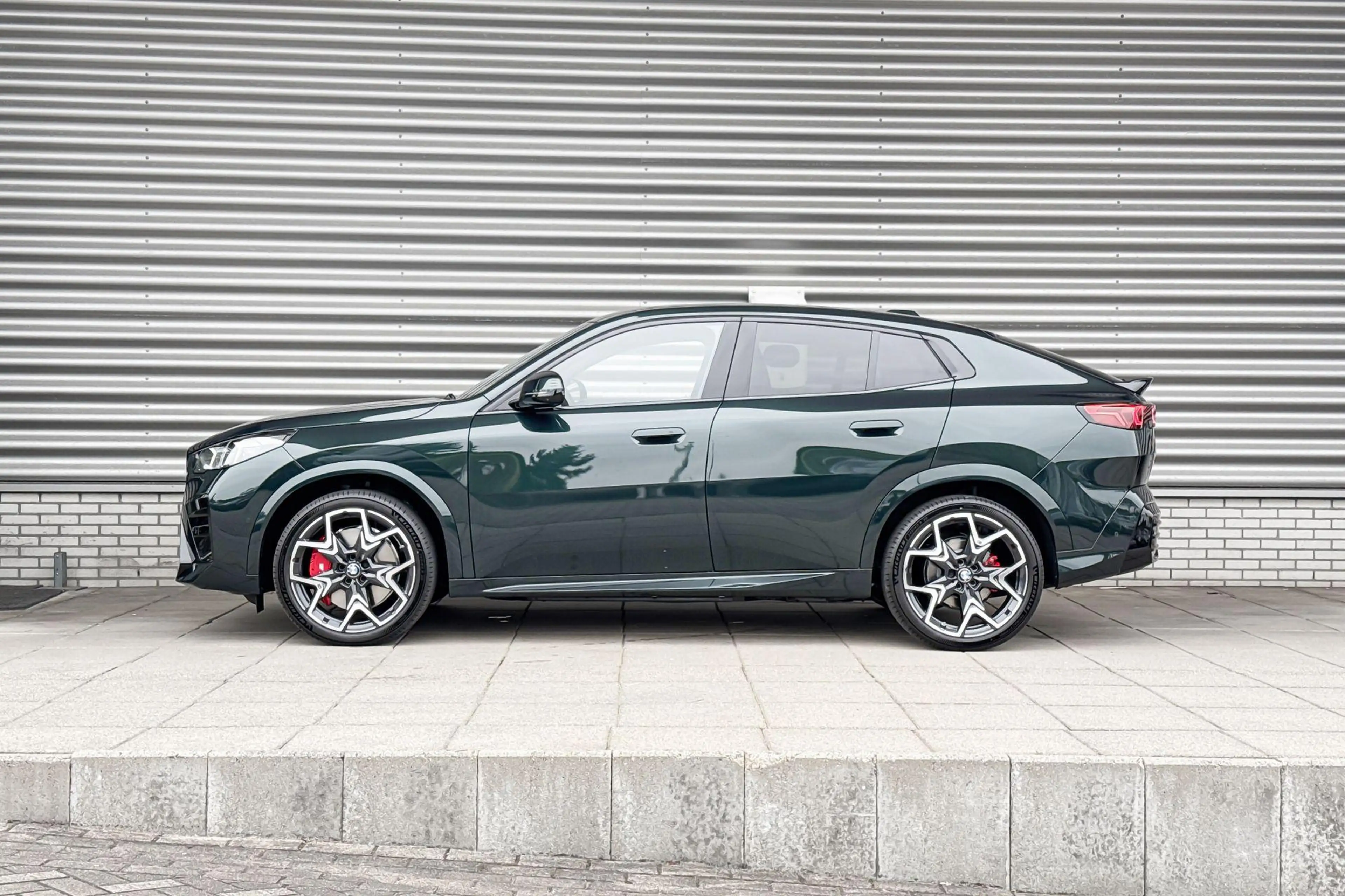BMW iX2 eDrive20 67 kWh M Sport Edition — photo 2