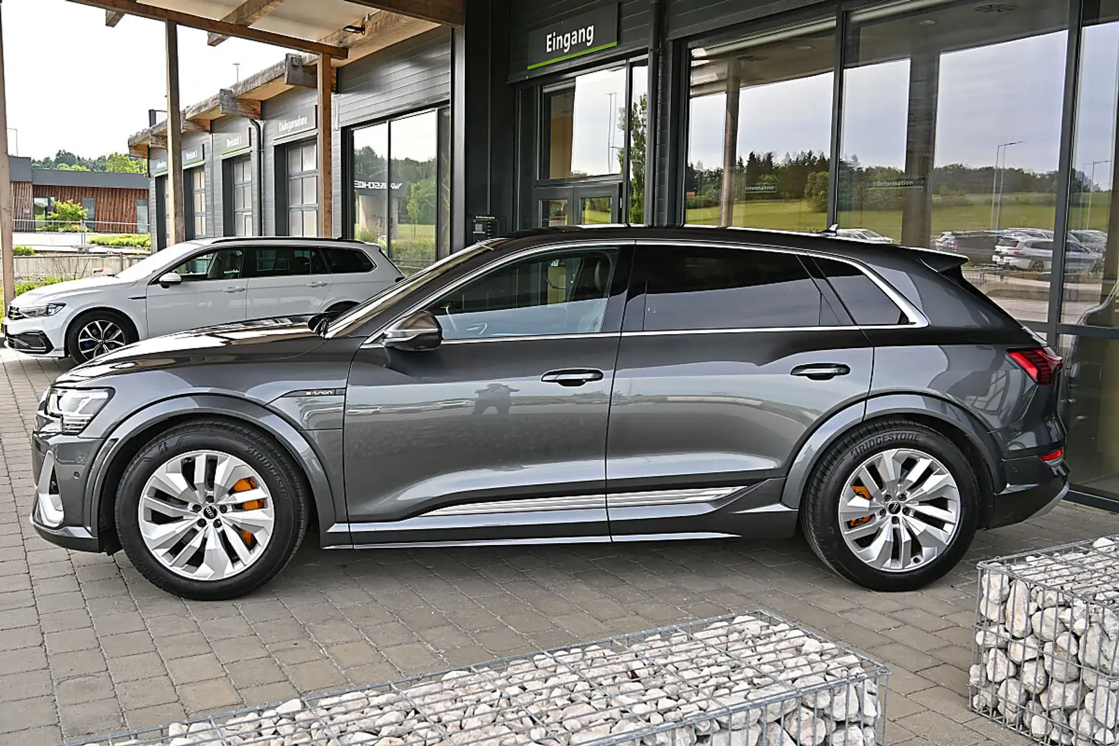Audi e-tron quattro 95kWh S ACC, HeadUp, 360 CAM, MatrixLED... Grau - 2