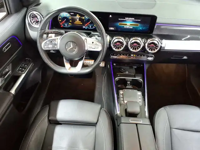 Mercedes-Benz GLB view 10