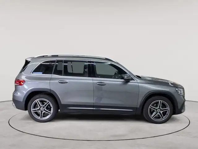 Mercedes-Benz GLB view 3