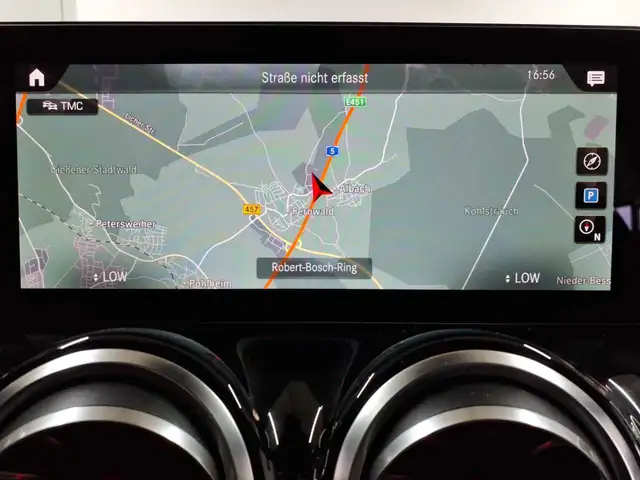 Mercedes-Benz GLB view 12
