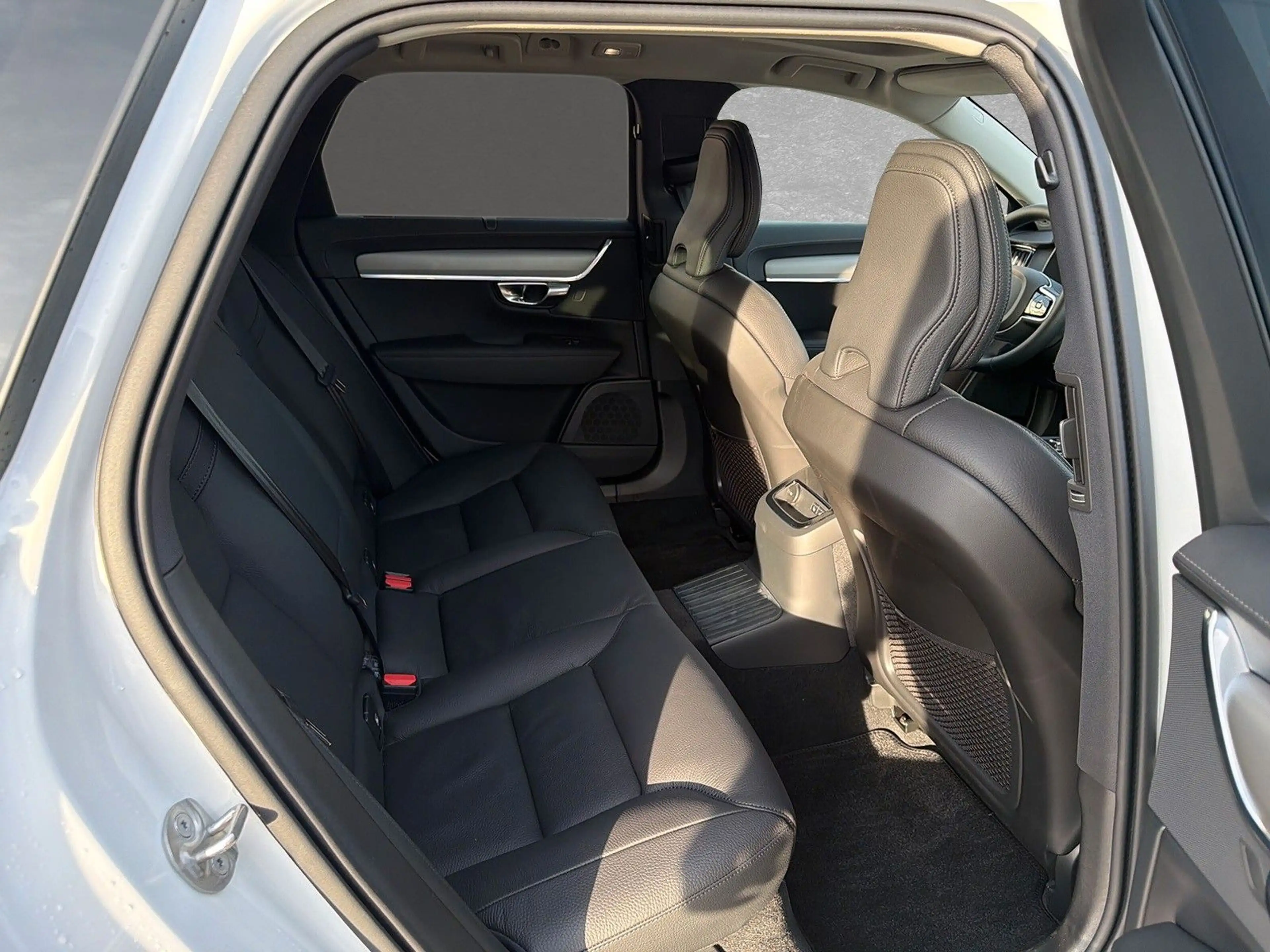 Volvo V90 T8 AWD Ultra Dark AHK ACC BLIS HUD SD — photo 5