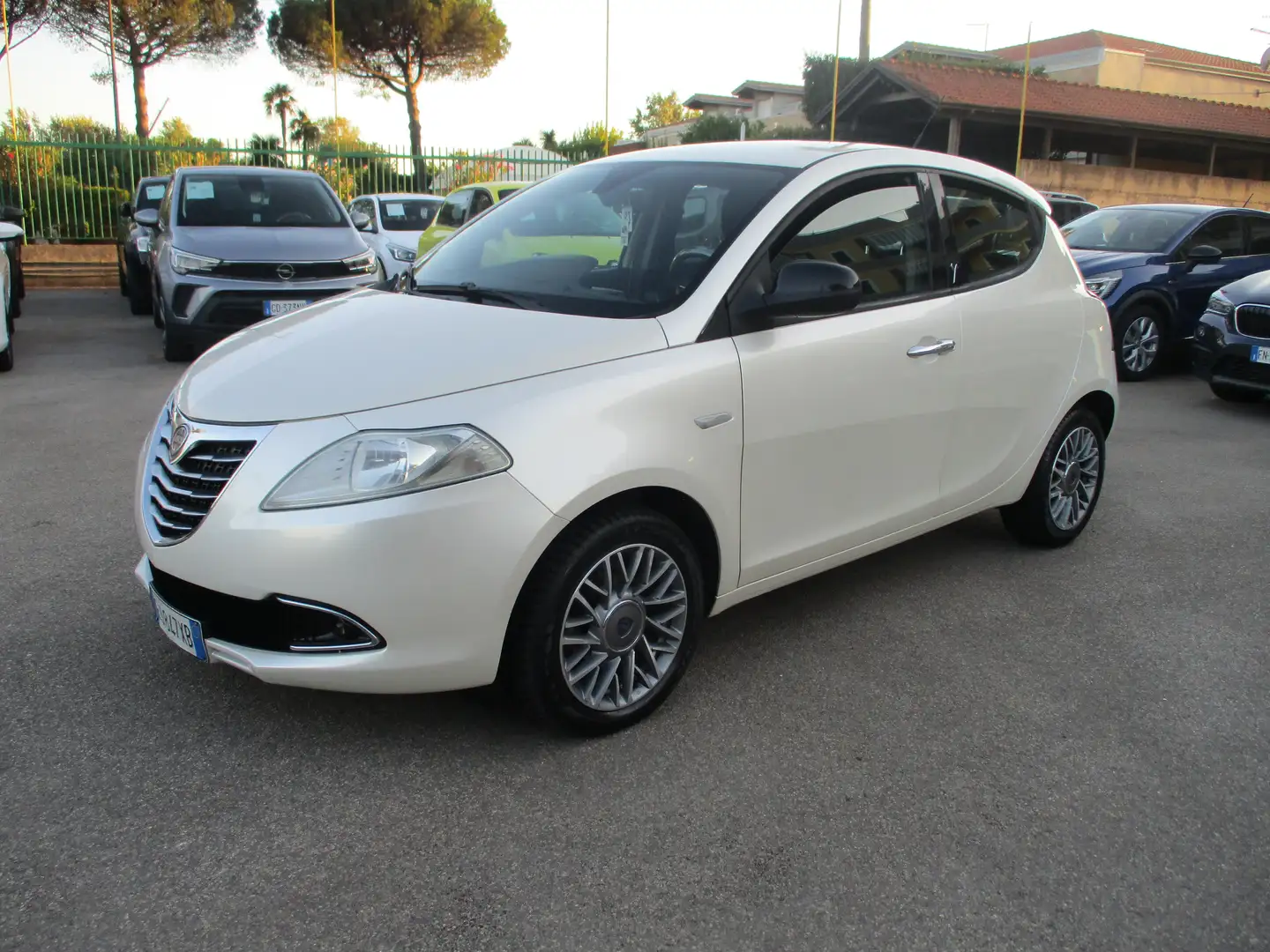 Lancia Ypsilon 1.3 MULTIJET 95CV E5 GOLD 138000 KM CERTIFICATI Weiß - 1