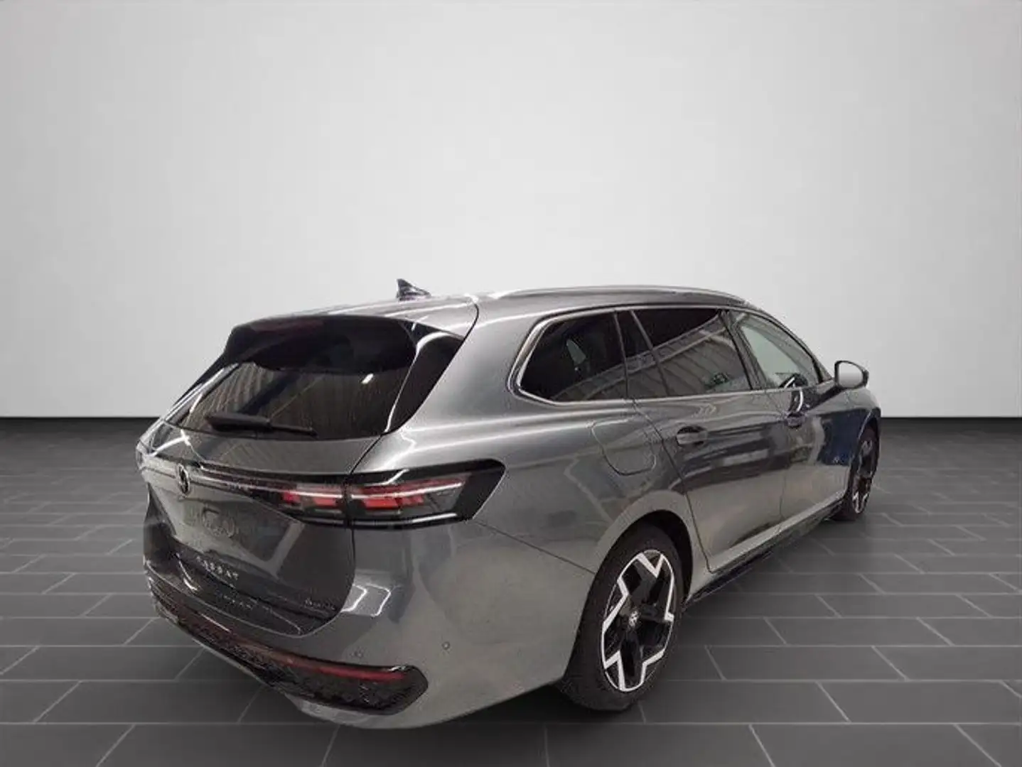 Volkswagen Passat Variant 2,0 TSI DSG R-Line 4MOTION AHK/RF Grau - 2