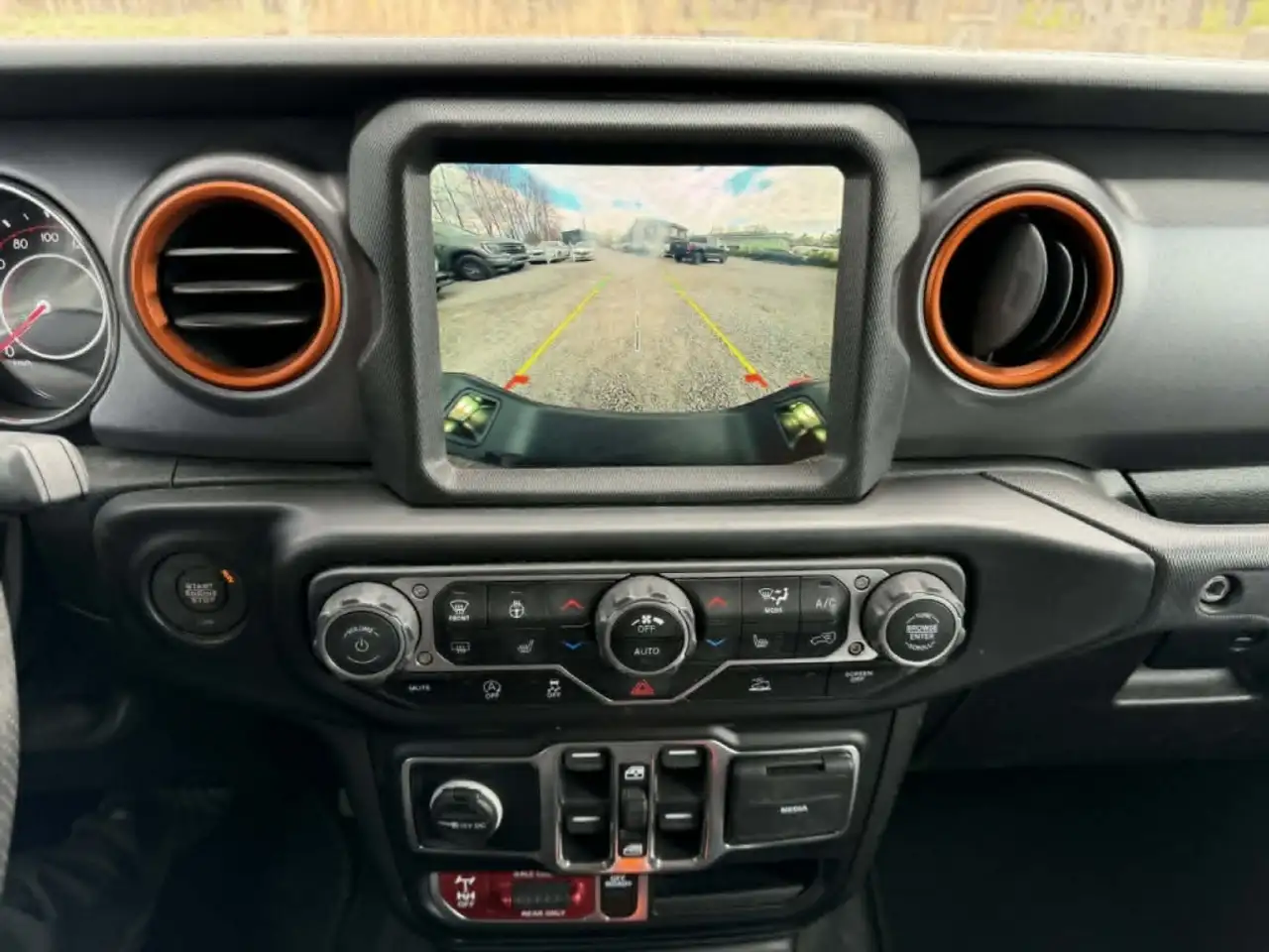 Jeep Gladiator снимка Jeep Gladiator