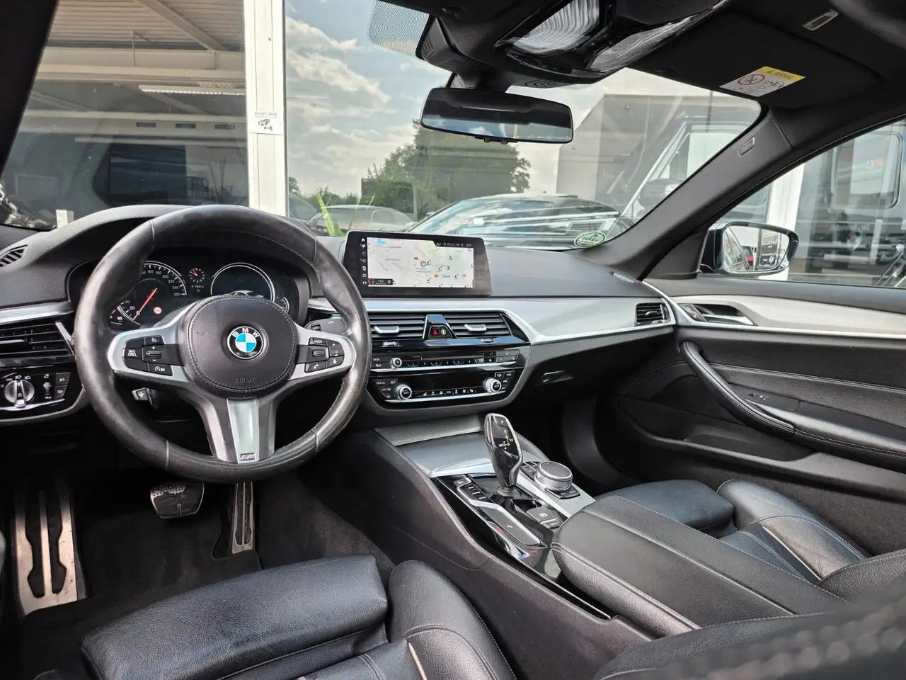 BMW 530i 252CH - M-SPORT - 1ERE MAIN - HUD - BVA - CAMÉRA DE RECUL