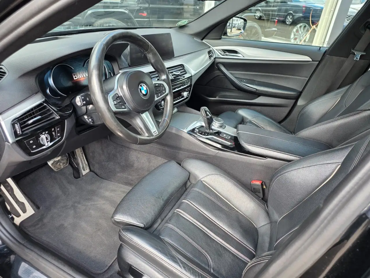 BMW 530i 252CH - M-SPORT - 1ERE MAIN - HUD - BVA - CAMÉRA DE RECUL