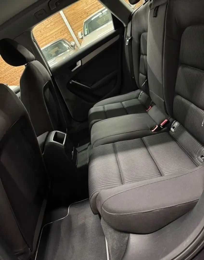 Audi A4 IV (B8) 2.0 TDI 143ch DPF Ambition Luxe garantie Gris - 2