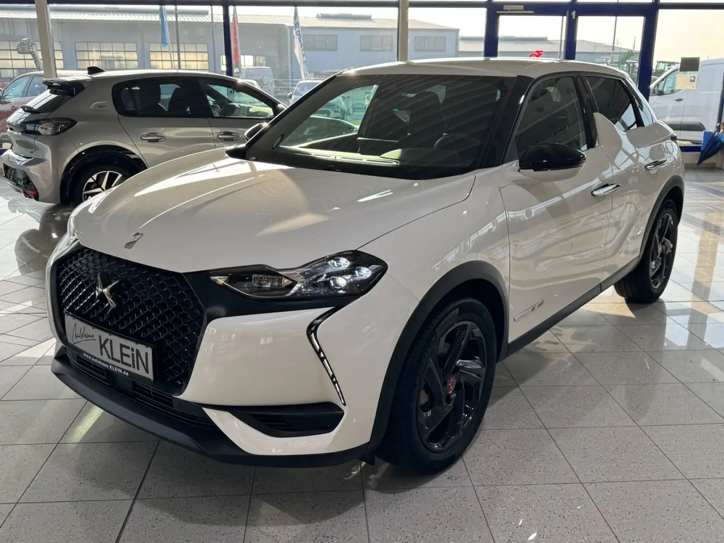 DS Automobiles DS 3 Crossback E-Tense Performance Line + Weiß - 2