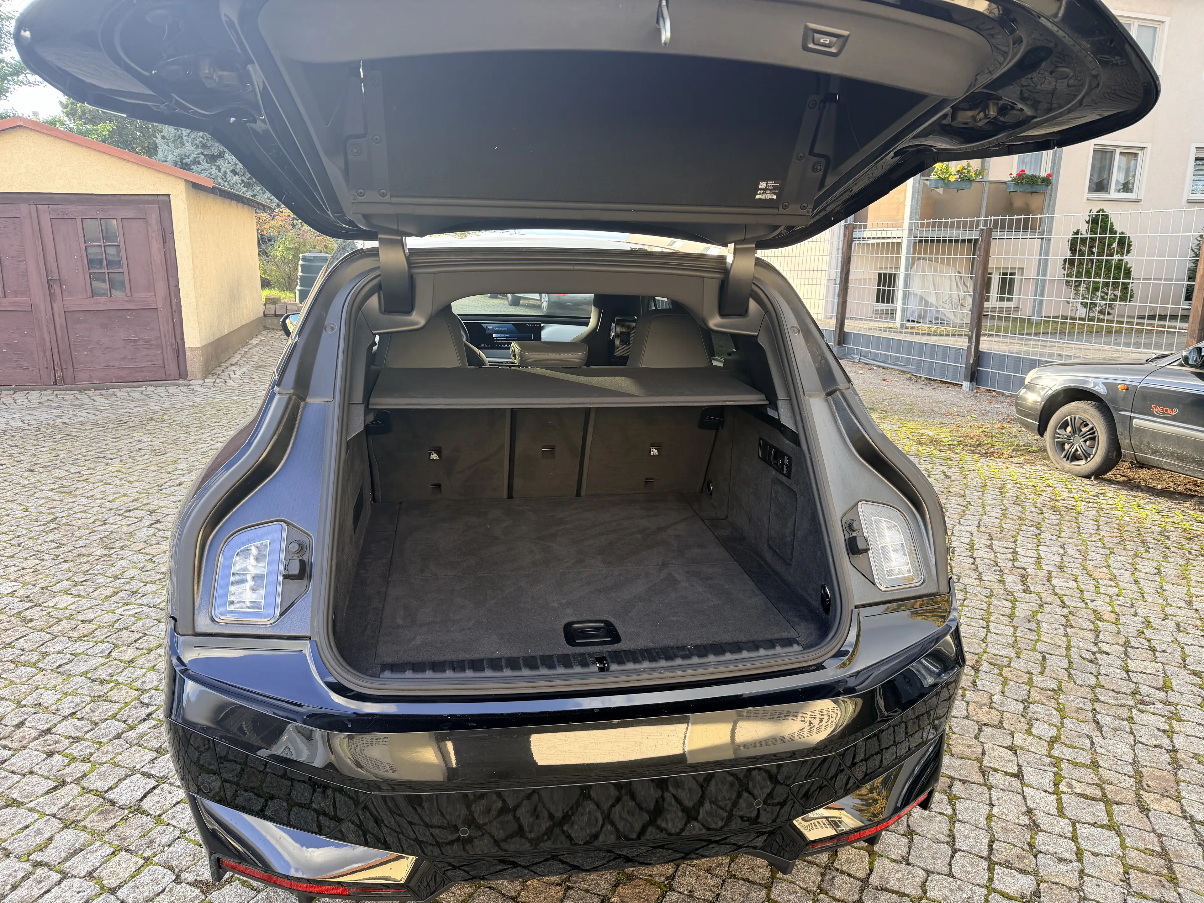 BMW iX 40 Sport — photo 12