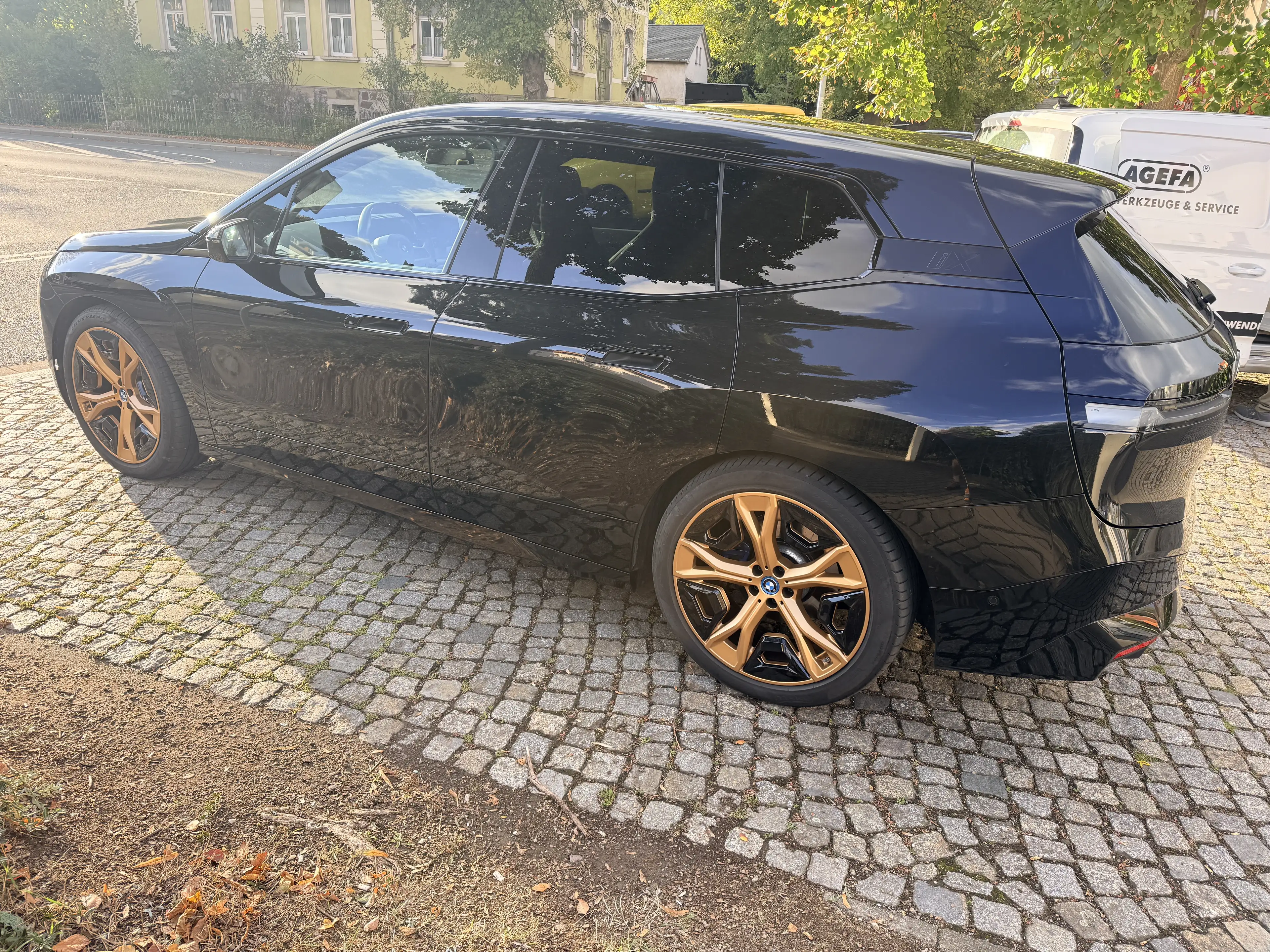BMW iX 40 Sport — photo 3