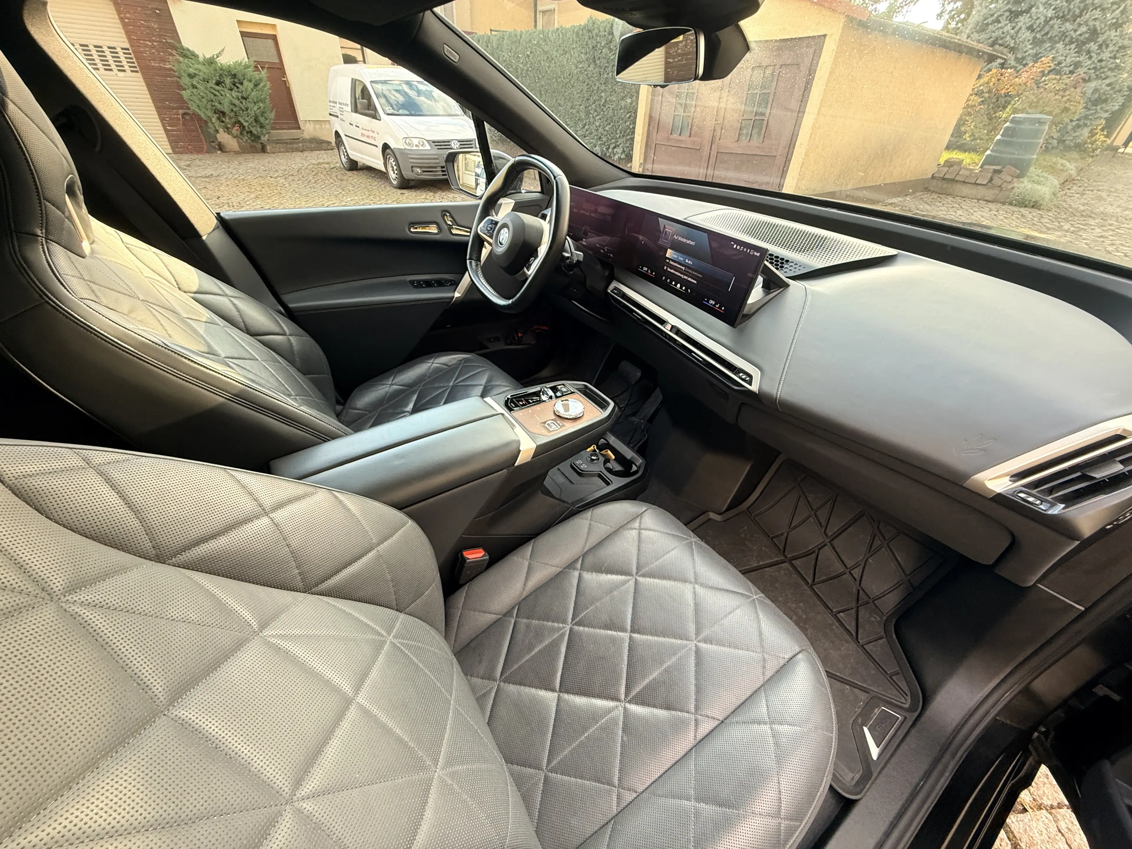 BMW iX 40 Sport — photo 9