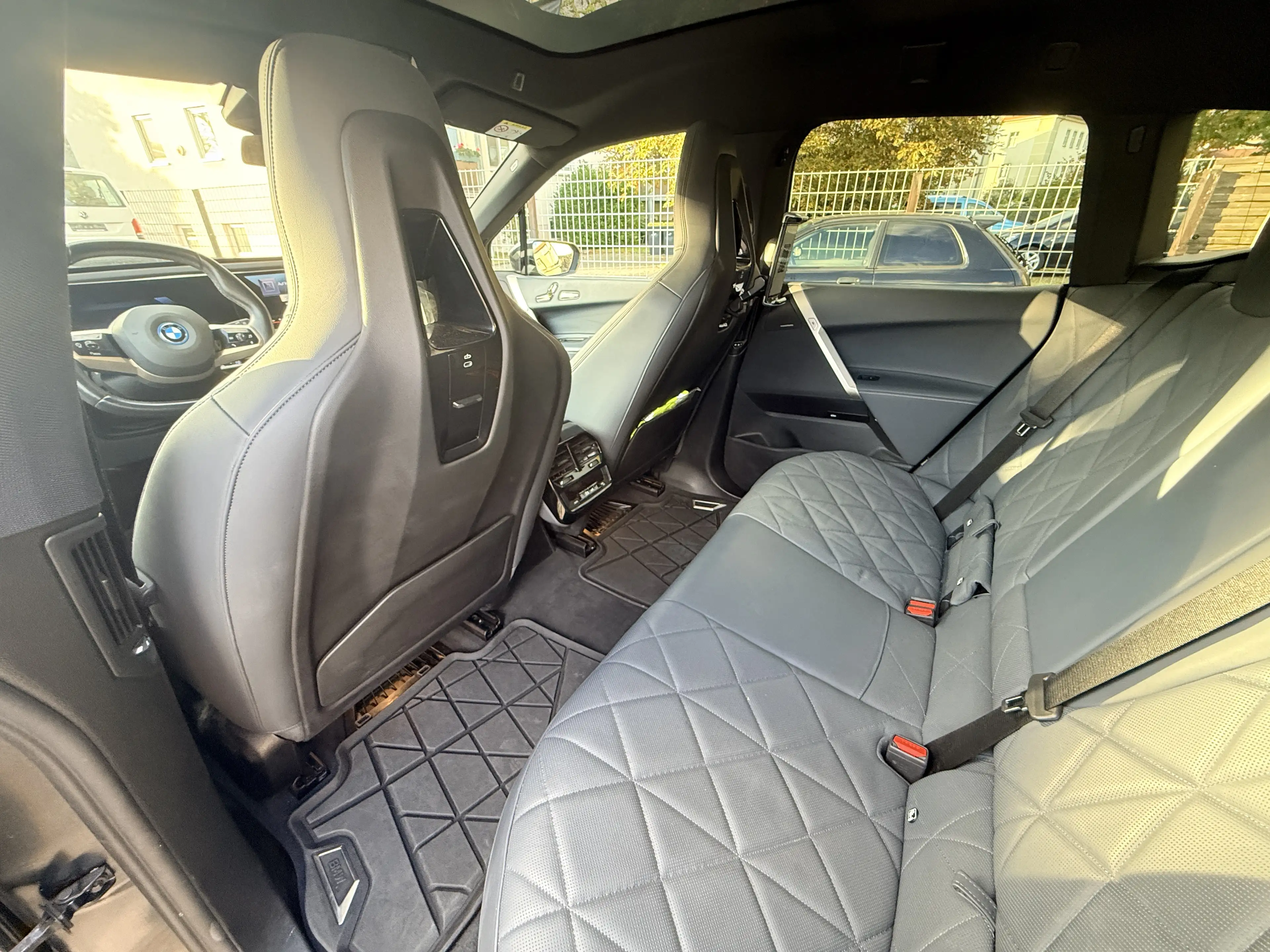 BMW iX 40 Sport — photo 8