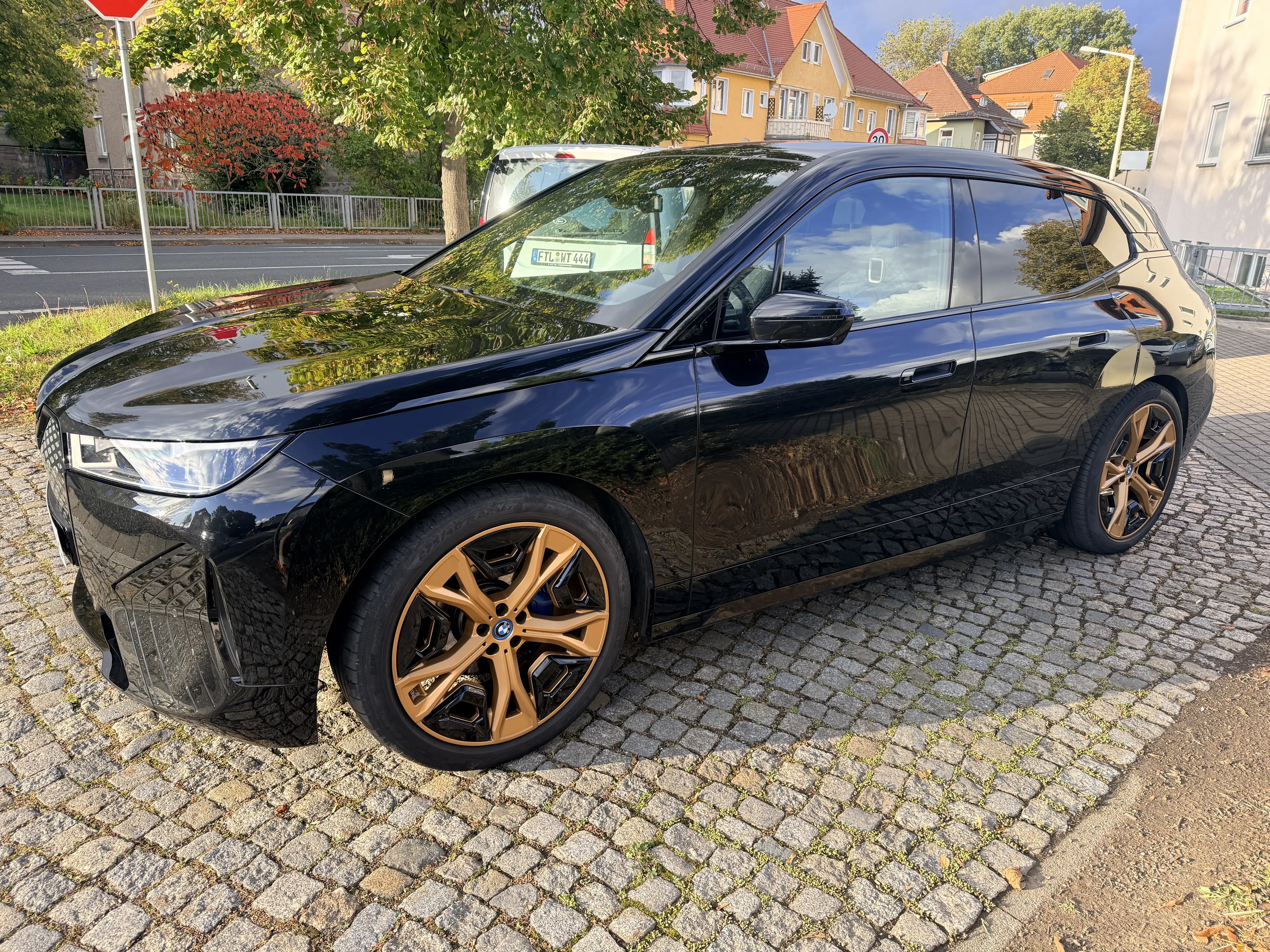 BMW iX 40 Sport — photo 2