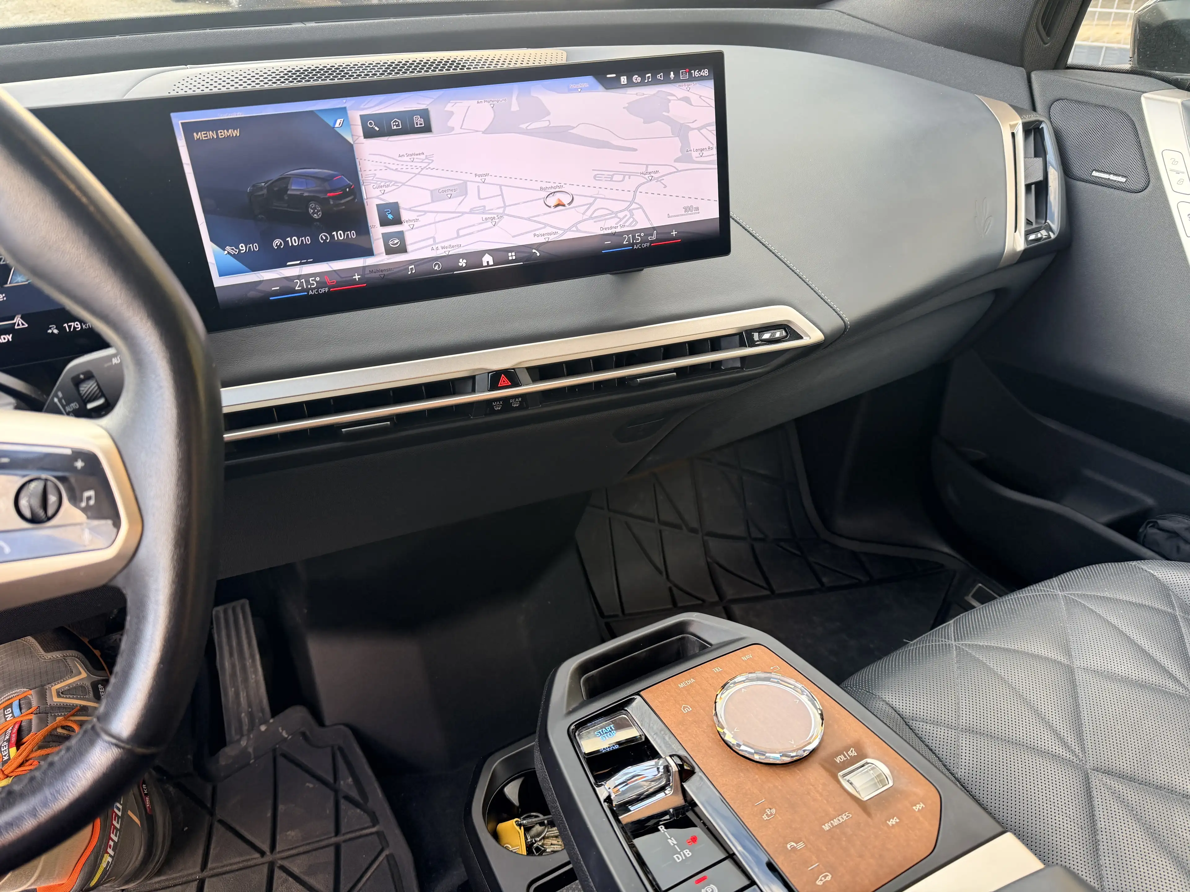 BMW iX 40 Sport — photo 7