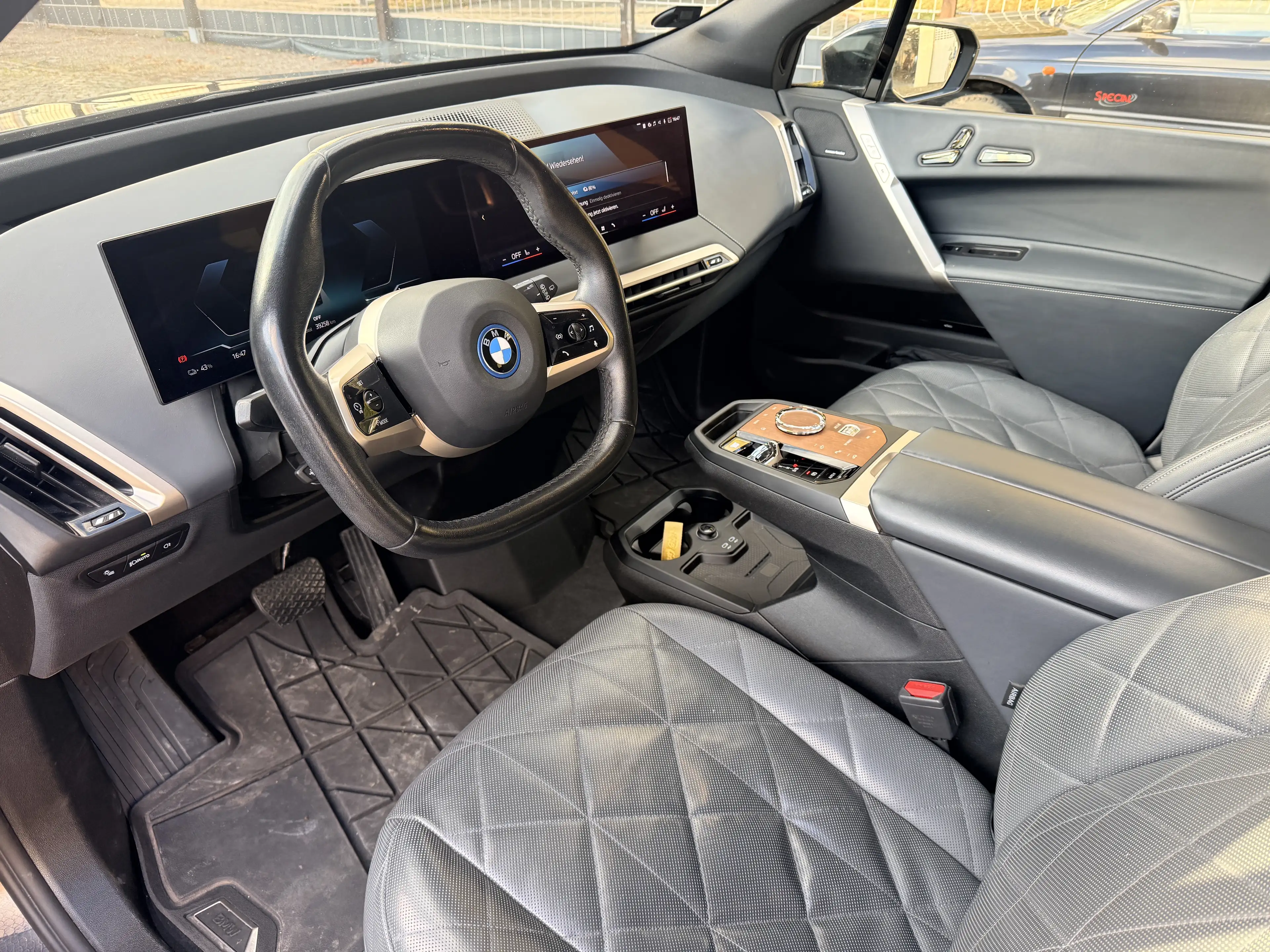 BMW iX 40 Sport — photo 5